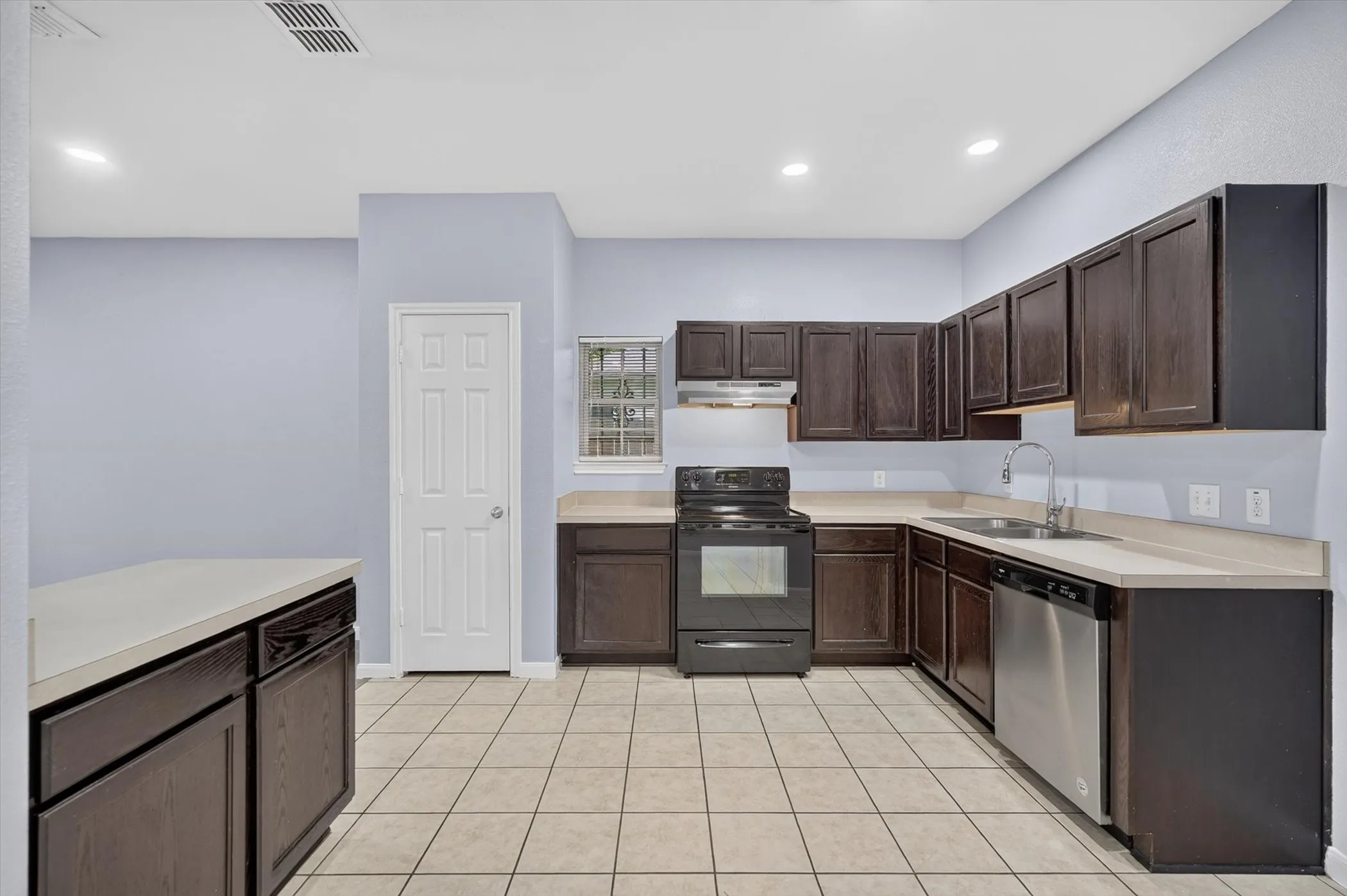 Single Family Residence For Sale in Dallas County , 4718 Jamaica Street, Dallas, Texas 75210, 3 Bedroom, 2 Bathroom, 1 Garage spaces, 1,272 Sqft, built in 2011, mls#21311884, Real Estate Agent in Dallas, Homes For Sale in Dallas county, Homes For Sale in Dallas, Realtor in Dallas Texas, Real Estate Brokerage Independent Realty Texas, Luminita Cordes Realtor
