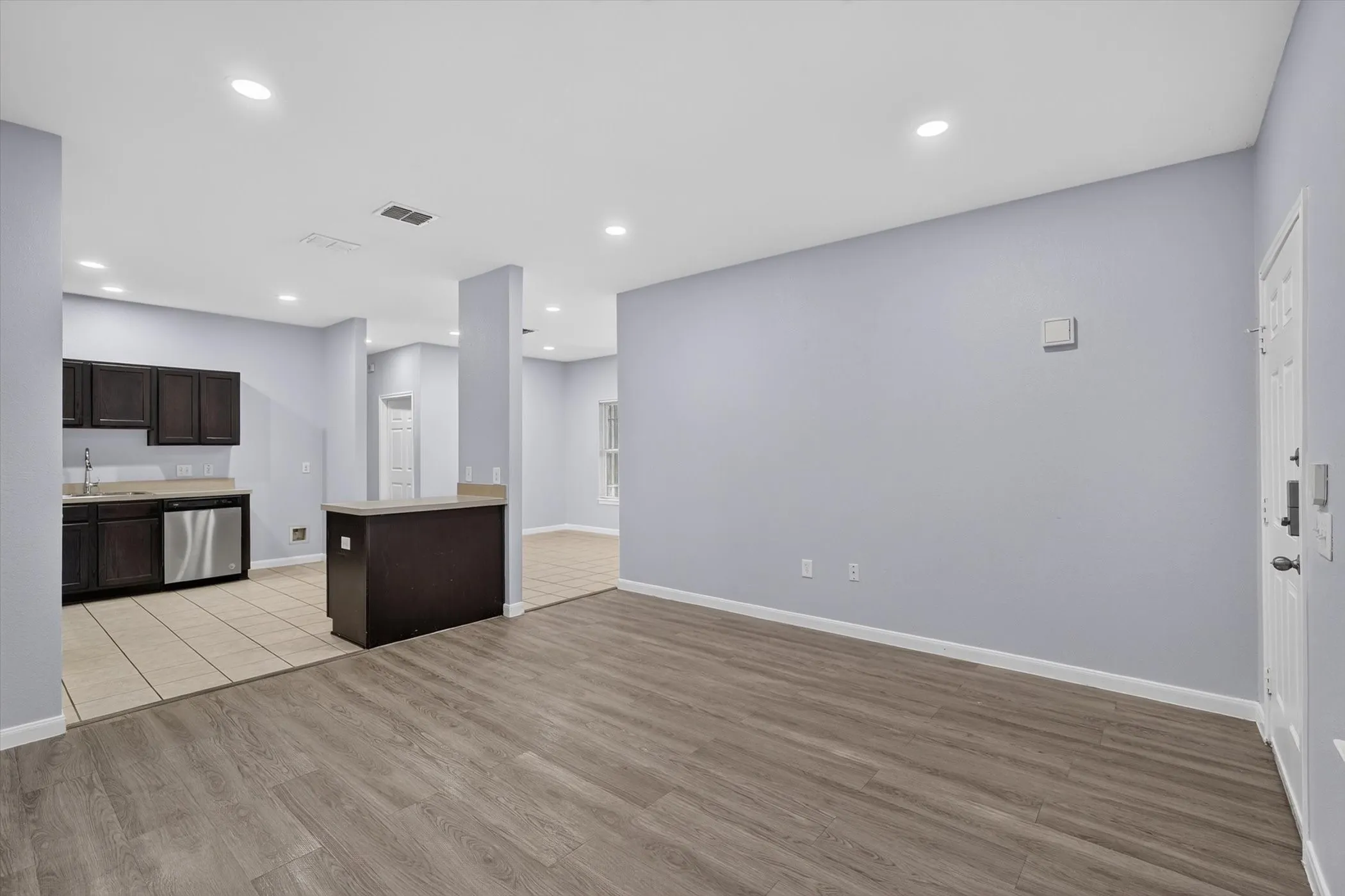 Single Family Residence For Sale in Dallas County , 4718 Jamaica Street, Dallas, Texas 75210, 3 Bedroom, 2 Bathroom, 1 Garage spaces, 1,272 Sqft, built in 2011, mls#21311884, Real Estate Agent in Dallas, Homes For Sale in Dallas county, Homes For Sale in Dallas, Realtor in Dallas Texas, Real Estate Brokerage Independent Realty Texas, Luminita Cordes Realtor