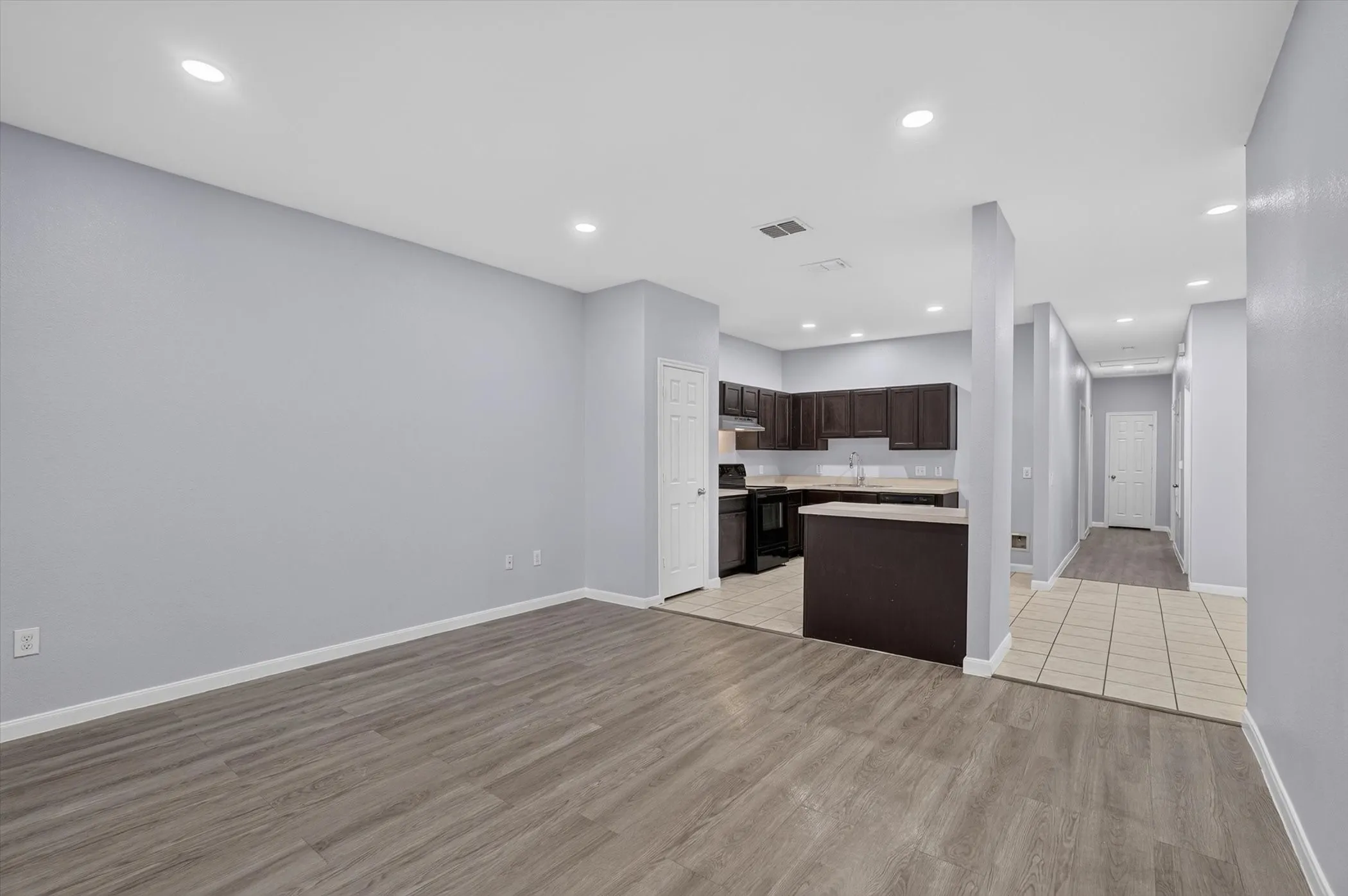Single Family Residence For Sale in Dallas County , 4718 Jamaica Street, Dallas, Texas 75210, 3 Bedroom, 2 Bathroom, 1 Garage spaces, 1,272 Sqft, built in 2011, mls#21311884, Real Estate Agent in Dallas, Homes For Sale in Dallas county, Homes For Sale in Dallas, Realtor in Dallas Texas, Real Estate Brokerage Independent Realty Texas, Luminita Cordes Realtor