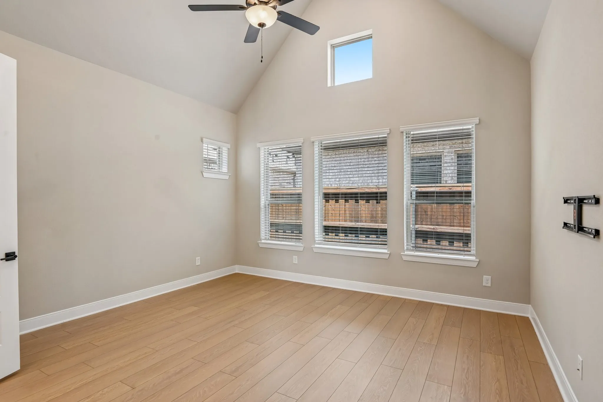 Single Family Residence For Sale in Tarrant County , 4817 Forest Crest Parkway, Arlington, Texas 76005, 2 Bedroom, 2 Bathroom, 2 Garage spaces, 1,835 Sqft, built in 2024, mls#21313086, Real Estate Agent in Arlington, Homes For Sale in Tarrant county, Homes For Sale in Arlington, Realtor in Arlington Texas, Real Estate Brokerage Independent Realty Texas, Luminita Cordes Realtor