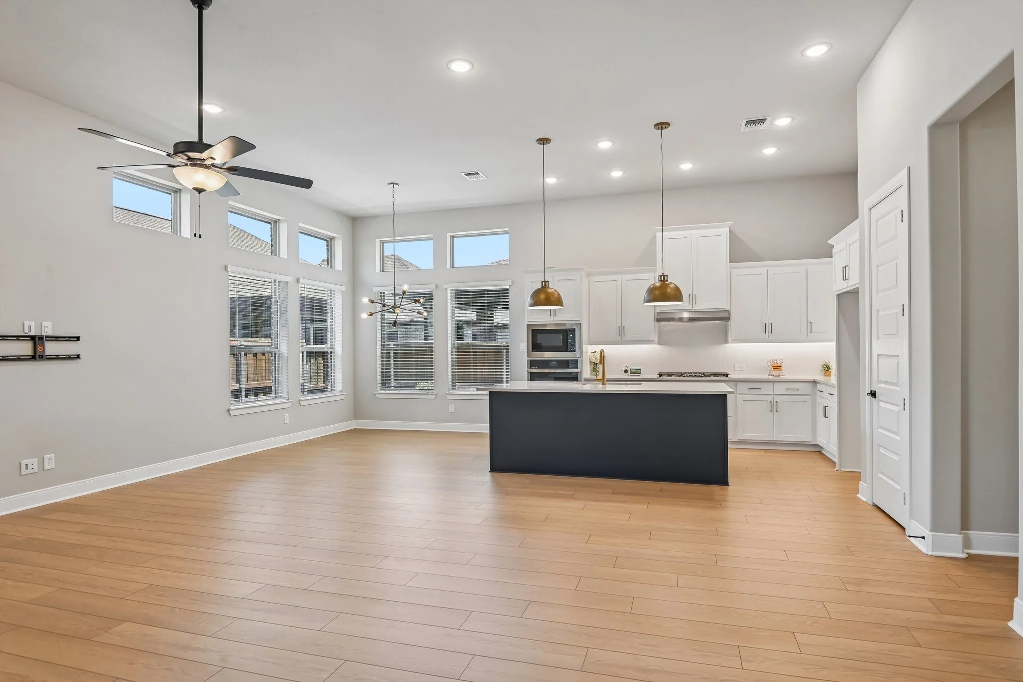 Single Family Residence For Sale in Tarrant County , 4817 Forest Crest Parkway, Arlington, Texas 76005, 2 Bedroom, 2 Bathroom, 2 Garage spaces, 1,835 Sqft, built in 2024, mls#21313086, Real Estate Agent in Arlington, Homes For Sale in Tarrant county, Homes For Sale in Arlington, Realtor in Arlington Texas, Real Estate Brokerage Independent Realty Texas, Luminita Cordes Realtor