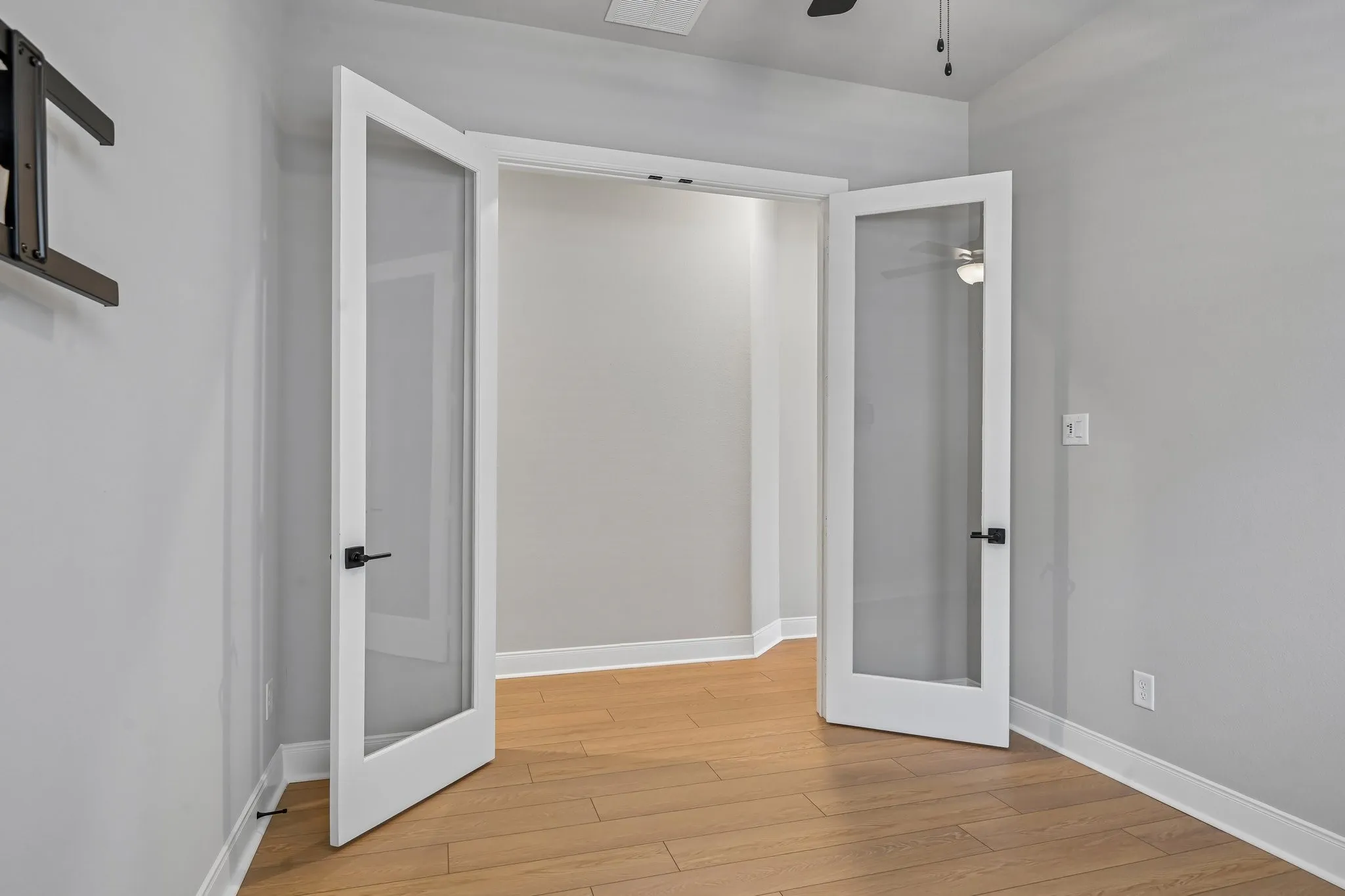 Single Family Residence For Sale in Tarrant County , 4817 Forest Crest Parkway, Arlington, Texas 76005, 2 Bedroom, 2 Bathroom, 2 Garage spaces, 1,835 Sqft, built in 2024, mls#21313086, Real Estate Agent in Arlington, Homes For Sale in Tarrant county, Homes For Sale in Arlington, Realtor in Arlington Texas, Real Estate Brokerage Independent Realty Texas, Luminita Cordes Realtor