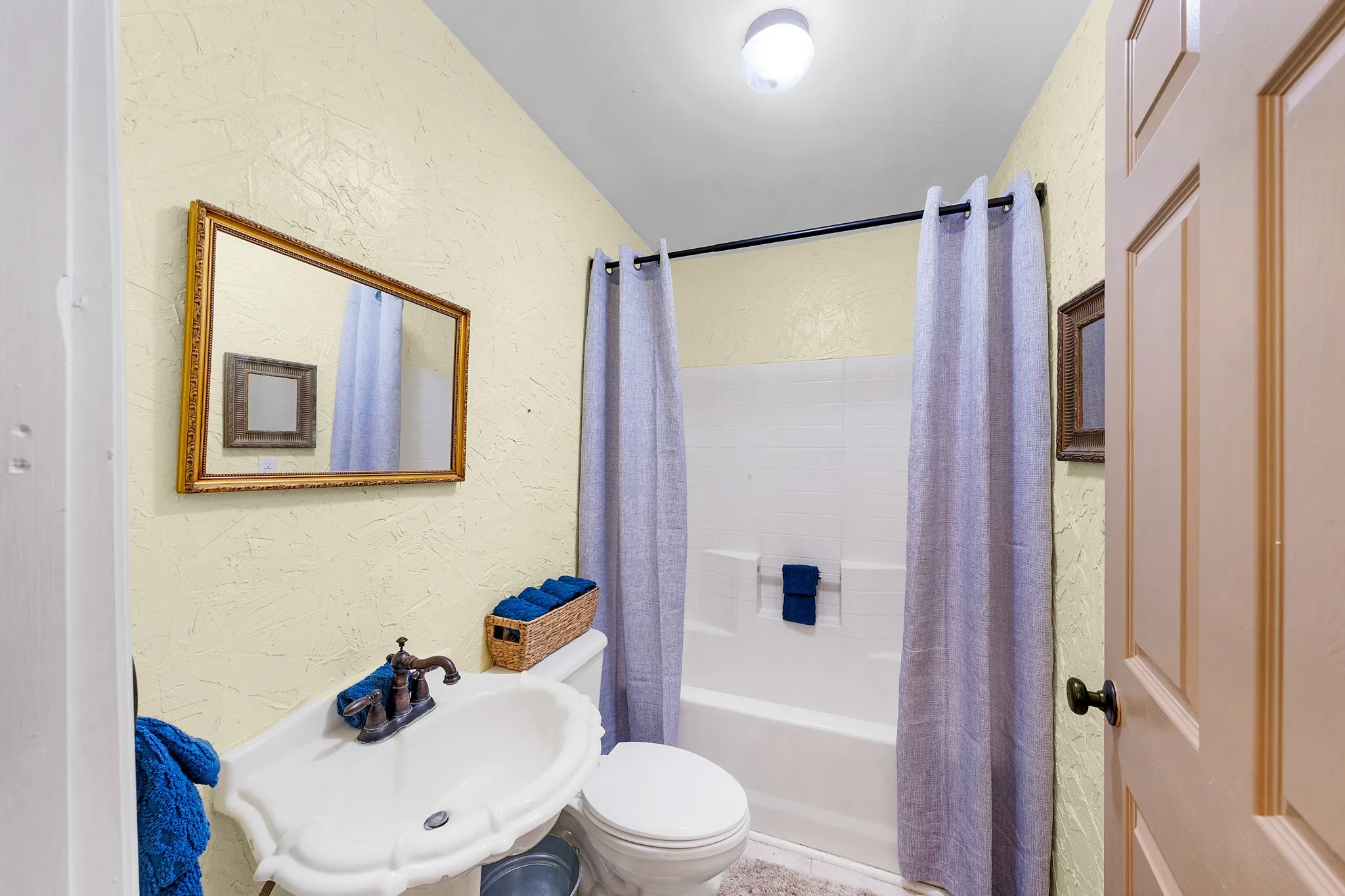 Single Family Residence For Sale in Hunt County , 1301 Locust Street, Commerce, Texas 75428, 3 Bedroom, 2 Bathroom, Garage spaces, 1,514 Sqft, built in 1910, mls#21316327, Real Estate Agent in Commerce, Homes For Sale in Hunt county, Homes For Sale in Commerce, Realtor in Commerce Texas, Real Estate Brokerage Independent Realty Texas, Luminita Cordes Realtor