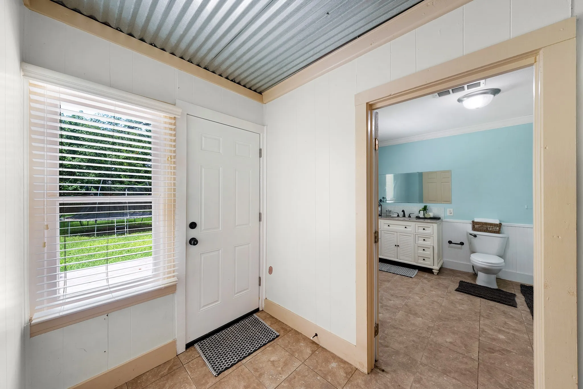 Single Family Residence For Sale in Hunt County , 1301 Locust Street, Commerce, Texas 75428, 3 Bedroom, 2 Bathroom, Garage spaces, 1,514 Sqft, built in 1910, mls#21316327, Real Estate Agent in Commerce, Homes For Sale in Hunt county, Homes For Sale in Commerce, Realtor in Commerce Texas, Real Estate Brokerage Independent Realty Texas, Luminita Cordes Realtor