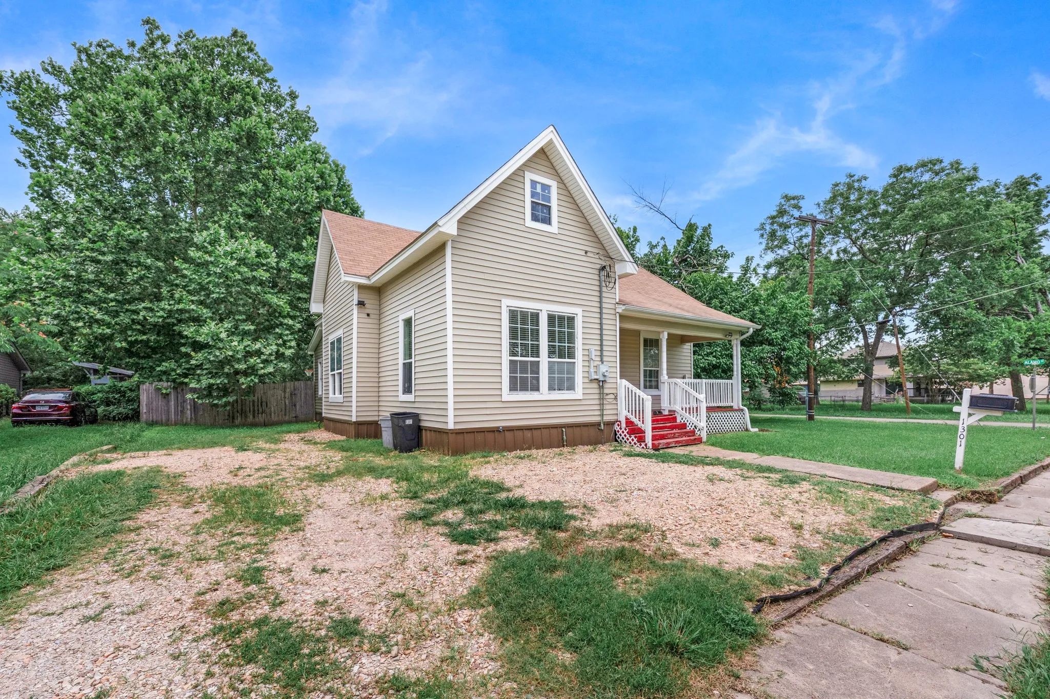 Single Family Residence For Sale in Hunt County , 1301 Locust Street, Commerce, Texas 75428, 3 Bedroom, 2 Bathroom, Garage spaces, 1,514 Sqft, built in 1910, mls#21316327, Real Estate Agent in Commerce, Homes For Sale in Hunt county, Homes For Sale in Commerce, Realtor in Commerce Texas, Real Estate Brokerage Independent Realty Texas, Luminita Cordes Realtor
