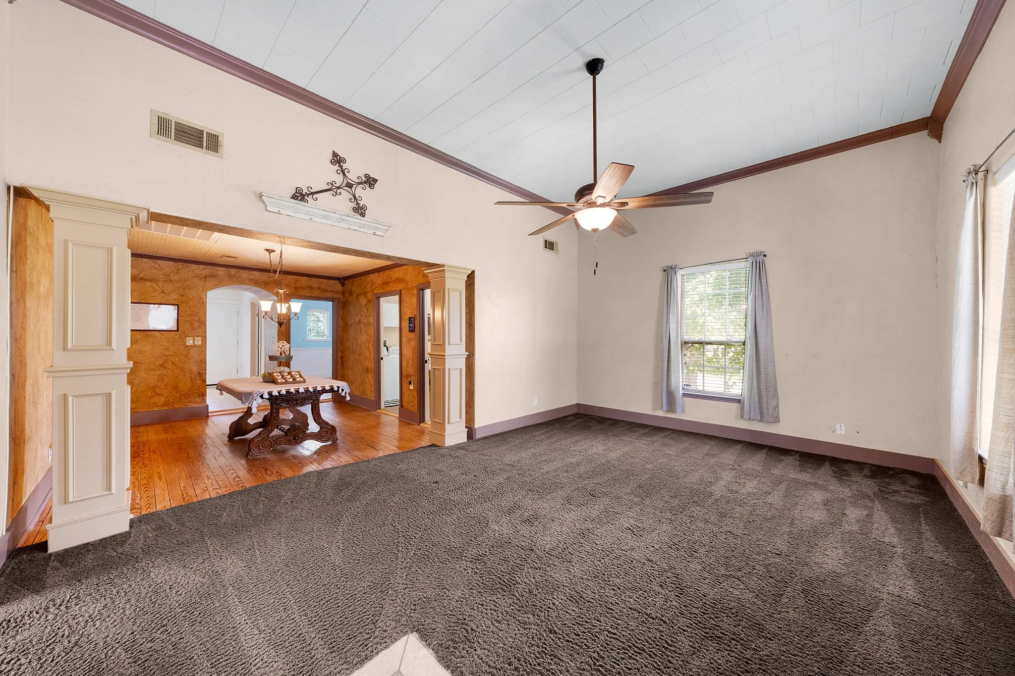 Single Family Residence For Sale in Hunt County , 1301 Locust Street, Commerce, Texas 75428, 3 Bedroom, 2 Bathroom, Garage spaces, 1,514 Sqft, built in 1910, mls#21316327, Real Estate Agent in Commerce, Homes For Sale in Hunt county, Homes For Sale in Commerce, Realtor in Commerce Texas, Real Estate Brokerage Independent Realty Texas, Luminita Cordes Realtor
