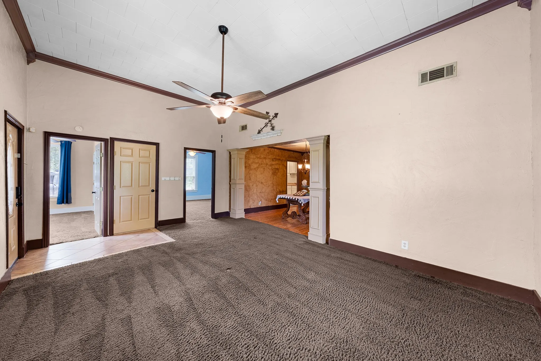 Single Family Residence For Sale in Hunt County , 1301 Locust Street, Commerce, Texas 75428, 3 Bedroom, 2 Bathroom, Garage spaces, 1,514 Sqft, built in 1910, mls#21316327, Real Estate Agent in Commerce, Homes For Sale in Hunt county, Homes For Sale in Commerce, Realtor in Commerce Texas, Real Estate Brokerage Independent Realty Texas, Luminita Cordes Realtor