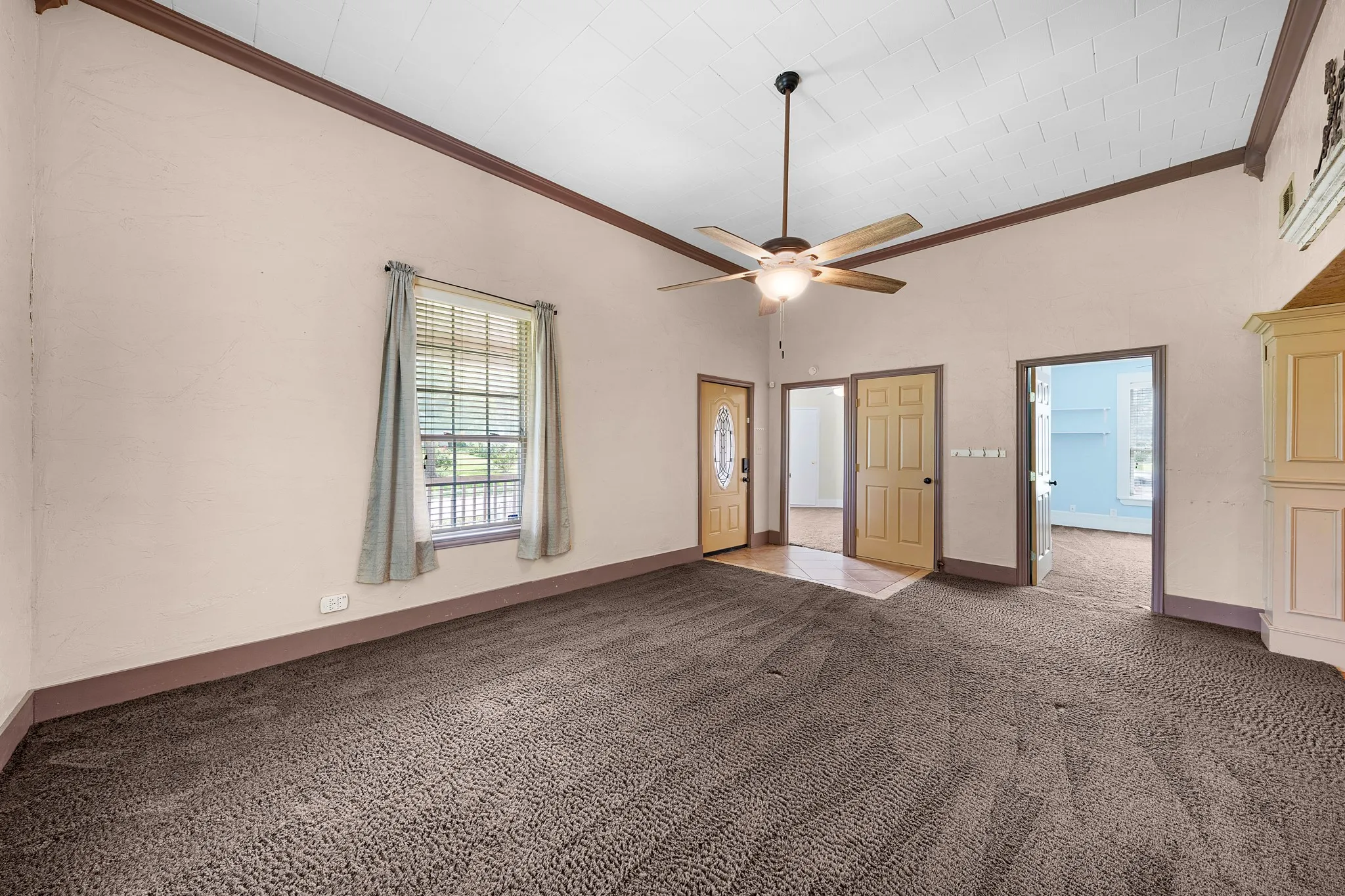 Single Family Residence For Sale in Hunt County , 1301 Locust Street, Commerce, Texas 75428, 3 Bedroom, 2 Bathroom, Garage spaces, 1,514 Sqft, built in 1910, mls#21316327, Real Estate Agent in Commerce, Homes For Sale in Hunt county, Homes For Sale in Commerce, Realtor in Commerce Texas, Real Estate Brokerage Independent Realty Texas, Luminita Cordes Realtor