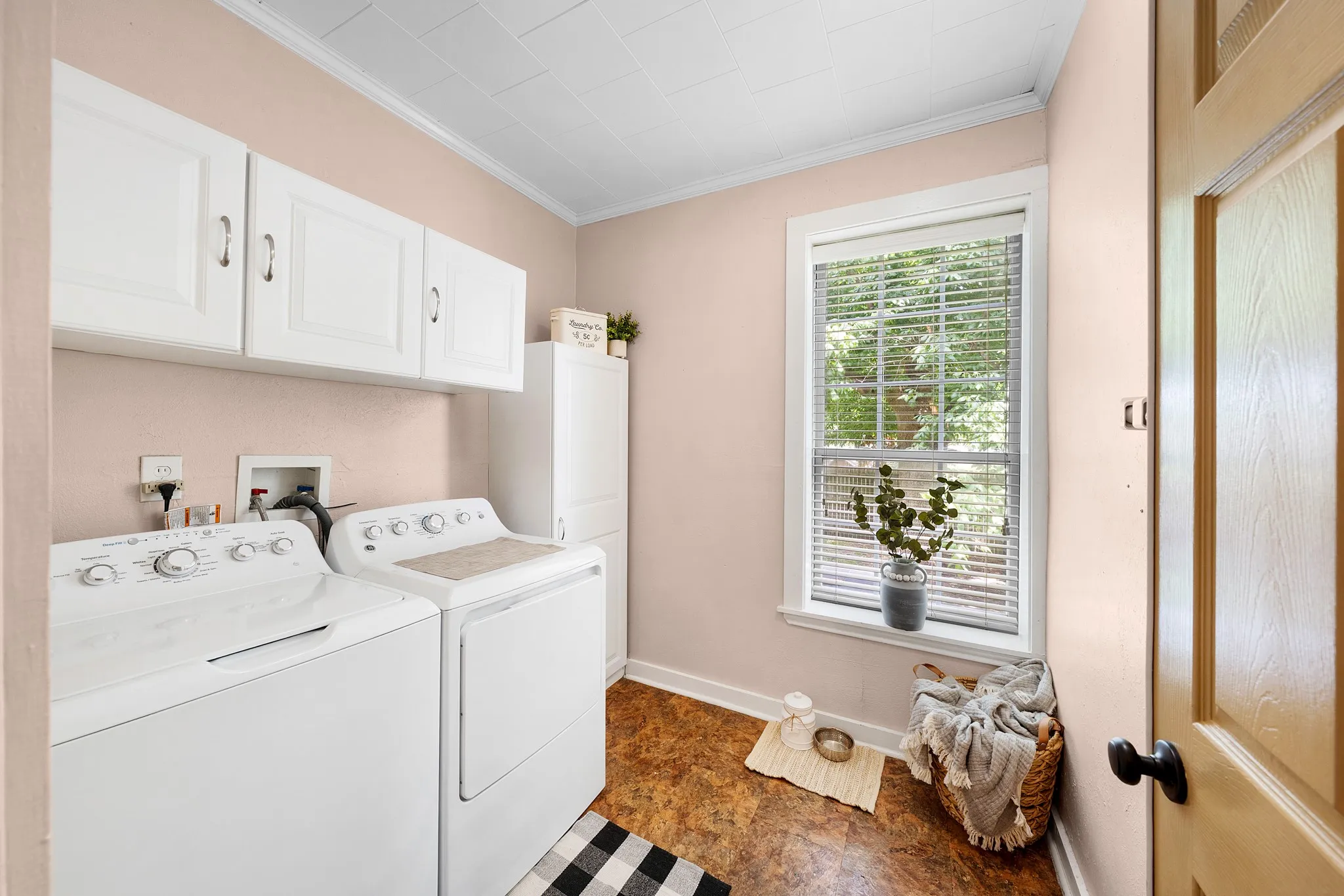 Single Family Residence For Sale in Hunt County , 1301 Locust Street, Commerce, Texas 75428, 3 Bedroom, 2 Bathroom, Garage spaces, 1,514 Sqft, built in 1910, mls#21316327, Real Estate Agent in Commerce, Homes For Sale in Hunt county, Homes For Sale in Commerce, Realtor in Commerce Texas, Real Estate Brokerage Independent Realty Texas, Luminita Cordes Realtor
