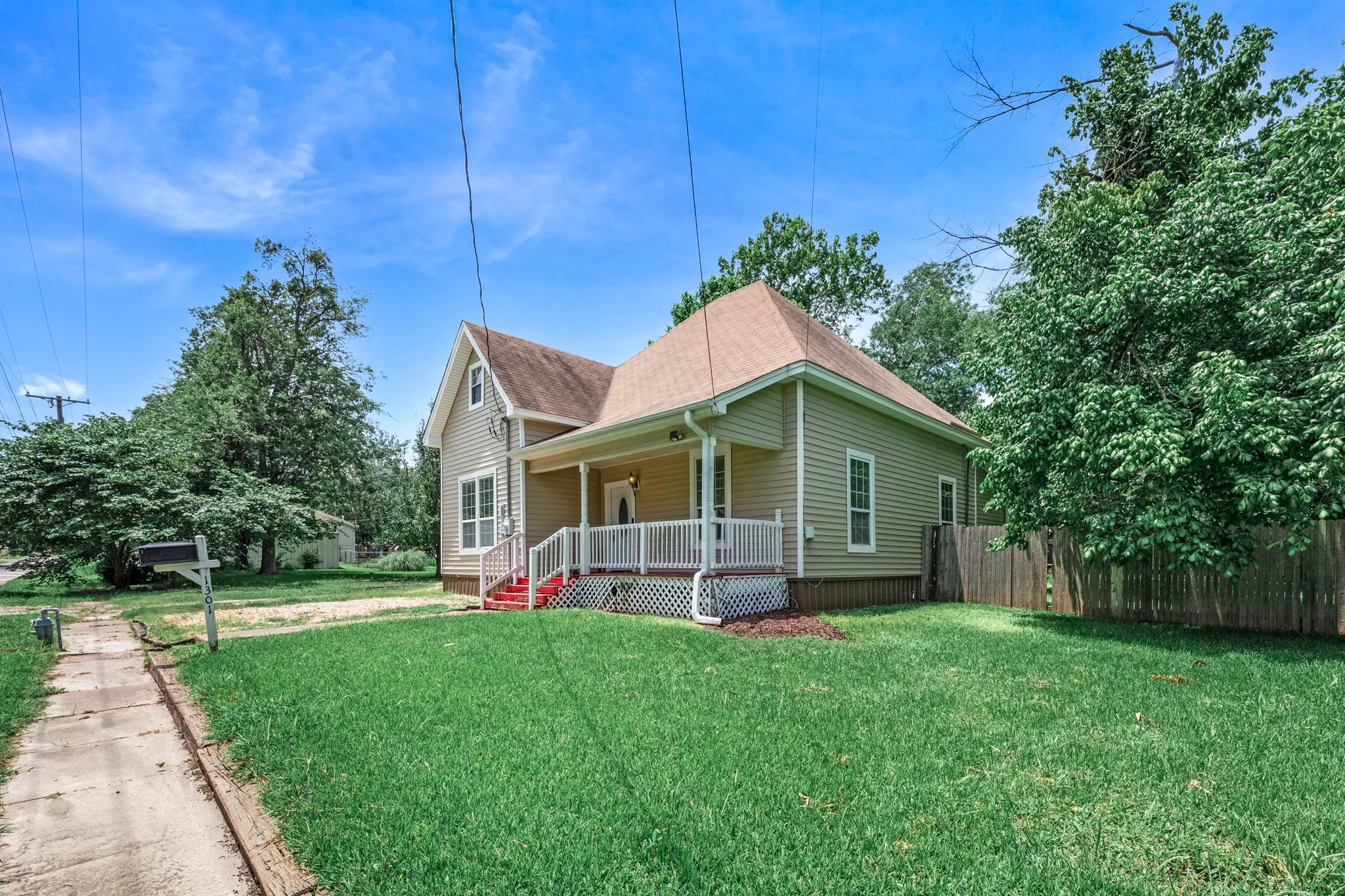 Single Family Residence For Sale in Hunt County , 1301 Locust Street, Commerce, Texas 75428, 3 Bedroom, 2 Bathroom, Garage spaces, 1,514 Sqft, built in 1910, mls#21316327, Real Estate Agent in Commerce, Homes For Sale in Hunt county, Homes For Sale in Commerce, Realtor in Commerce Texas, Real Estate Brokerage Independent Realty Texas, Luminita Cordes Realtor