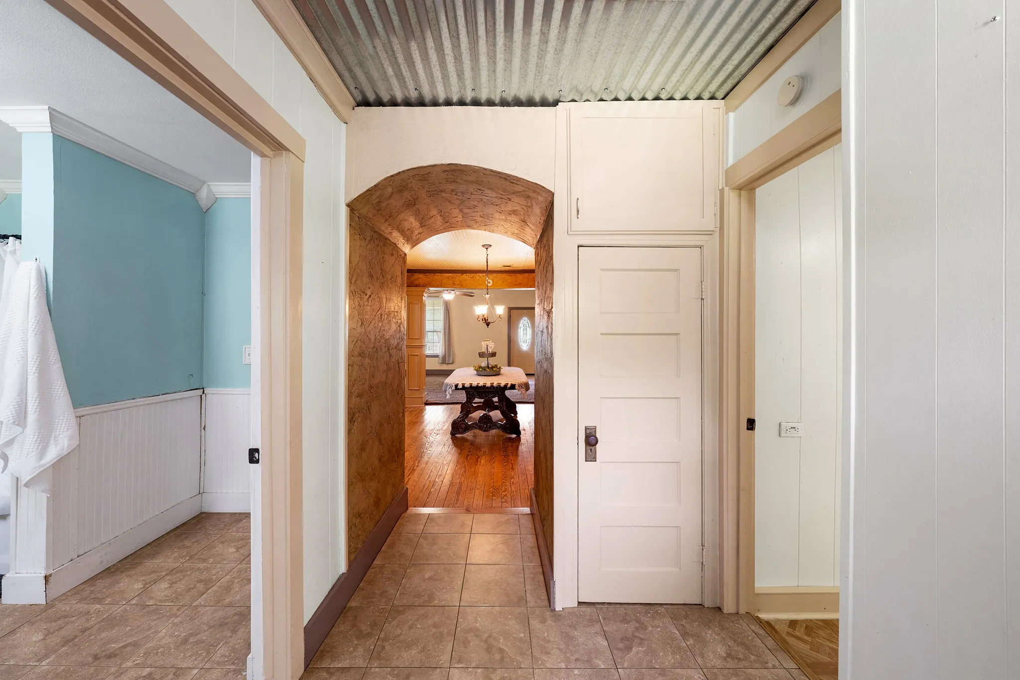 Single Family Residence For Sale in Hunt County , 1301 Locust Street, Commerce, Texas 75428, 3 Bedroom, 2 Bathroom, Garage spaces, 1,514 Sqft, built in 1910, mls#21316327, Real Estate Agent in Commerce, Homes For Sale in Hunt county, Homes For Sale in Commerce, Realtor in Commerce Texas, Real Estate Brokerage Independent Realty Texas, Luminita Cordes Realtor