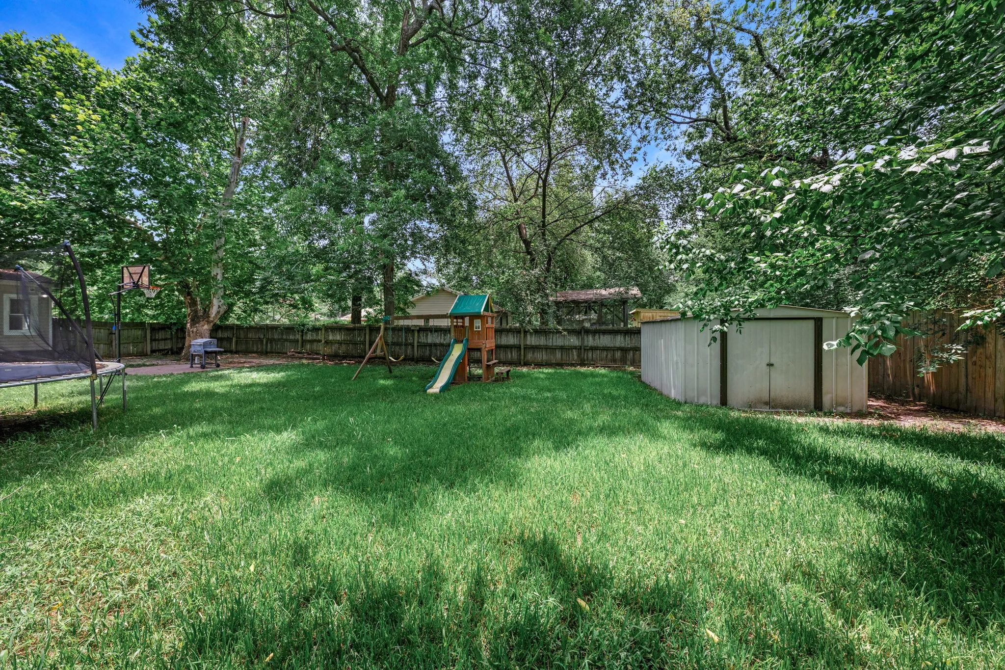 Single Family Residence For Sale in Hunt County , 1301 Locust Street, Commerce, Texas 75428, 3 Bedroom, 2 Bathroom, Garage spaces, 1,514 Sqft, built in 1910, mls#21316327, Real Estate Agent in Commerce, Homes For Sale in Hunt county, Homes For Sale in Commerce, Realtor in Commerce Texas, Real Estate Brokerage Independent Realty Texas, Luminita Cordes Realtor