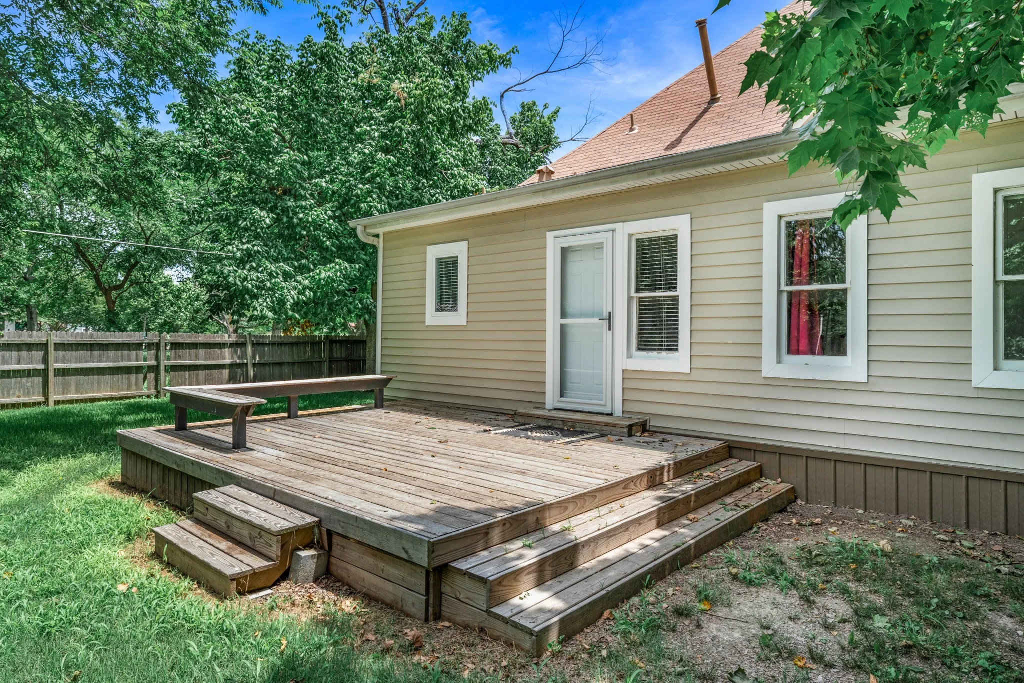 Single Family Residence For Sale in Hunt County , 1301 Locust Street, Commerce, Texas 75428, 3 Bedroom, 2 Bathroom, Garage spaces, 1,514 Sqft, built in 1910, mls#21316327, Real Estate Agent in Commerce, Homes For Sale in Hunt county, Homes For Sale in Commerce, Realtor in Commerce Texas, Real Estate Brokerage Independent Realty Texas, Luminita Cordes Realtor