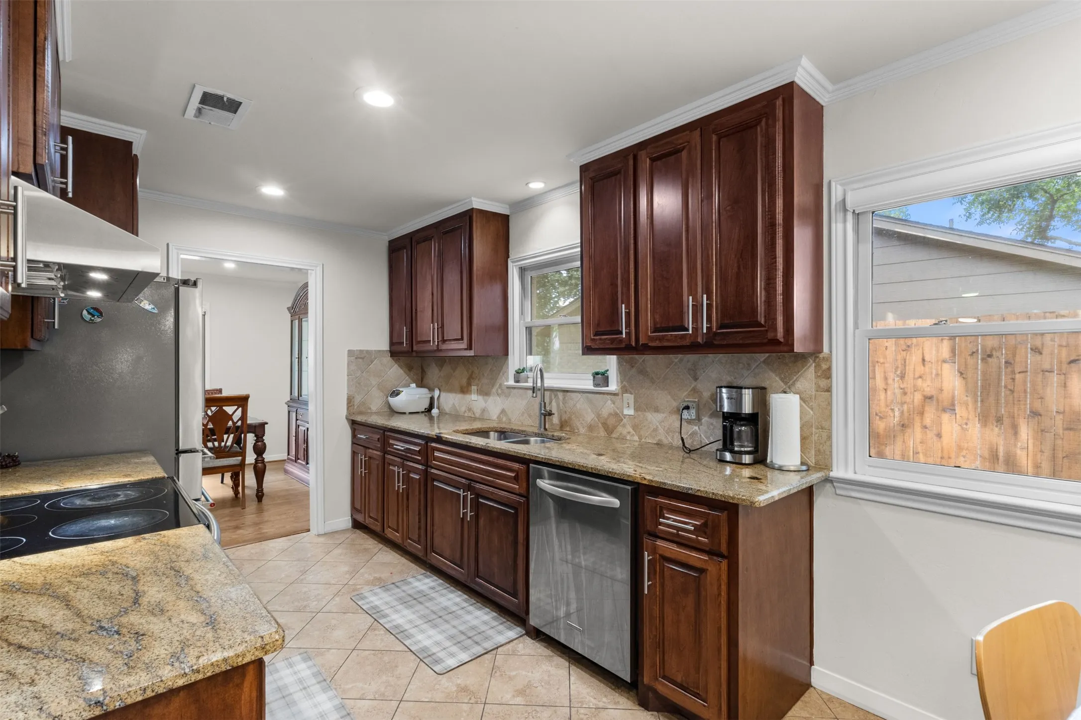 Single Family Residence For Sale in Dallas County , 908 Vinecrest Lane, Richardson, Texas 75080, 3 Bedroom, 2 Bathroom, Garage spaces, 2,342 Sqft, built in 1969, mls#21317154, Real Estate Agent in Richardson, Homes For Sale in Dallas county, Homes For Sale in Richardson, Realtor in Richardson Texas, Real Estate Brokerage Independent Realty Texas, Luminita Cordes Realtor