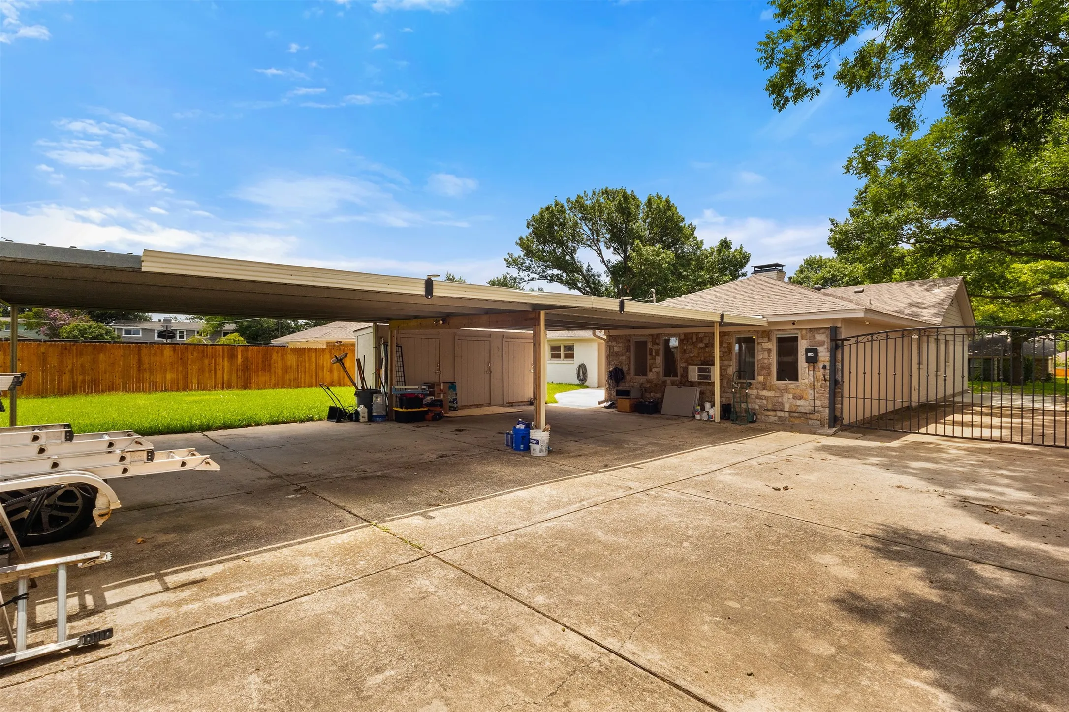 Single Family Residence For Sale in Dallas County , 908 Vinecrest Lane, Richardson, Texas 75080, 3 Bedroom, 2 Bathroom, Garage spaces, 2,342 Sqft, built in 1969, mls#21317154, Real Estate Agent in Richardson, Homes For Sale in Dallas county, Homes For Sale in Richardson, Realtor in Richardson Texas, Real Estate Brokerage Independent Realty Texas, Luminita Cordes Realtor