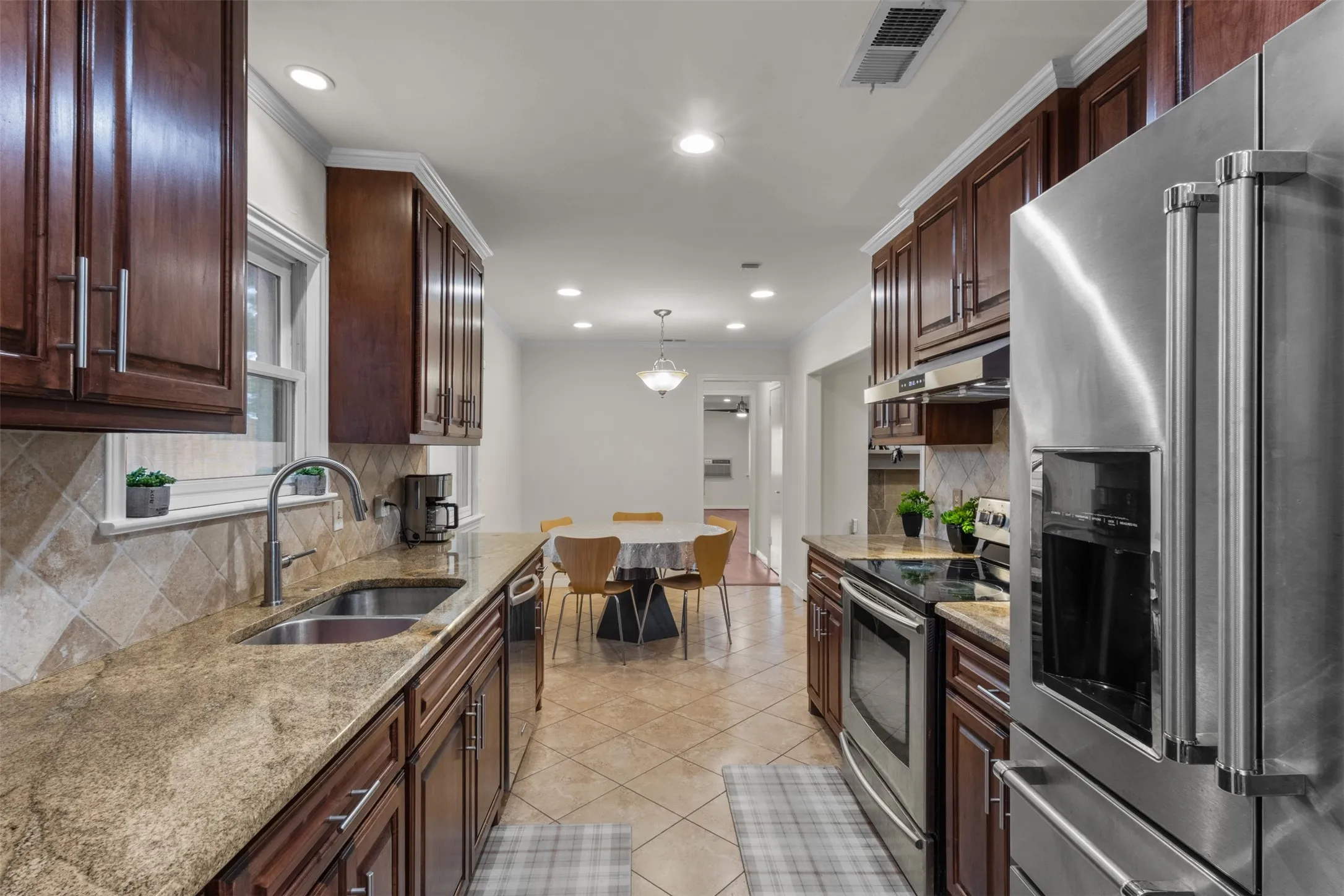 Single Family Residence For Sale in Dallas County , 908 Vinecrest Lane, Richardson, Texas 75080, 3 Bedroom, 2 Bathroom, Garage spaces, 2,342 Sqft, built in 1969, mls#21317154, Real Estate Agent in Richardson, Homes For Sale in Dallas county, Homes For Sale in Richardson, Realtor in Richardson Texas, Real Estate Brokerage Independent Realty Texas, Luminita Cordes Realtor