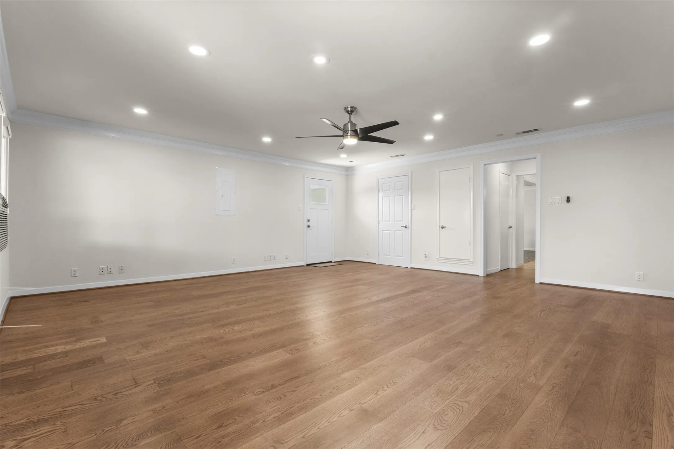 Single Family Residence For Sale in Dallas County , 908 Vinecrest Lane, Richardson, Texas 75080, 3 Bedroom, 2 Bathroom, Garage spaces, 2,342 Sqft, built in 1969, mls#21317154, Real Estate Agent in Richardson, Homes For Sale in Dallas county, Homes For Sale in Richardson, Realtor in Richardson Texas, Real Estate Brokerage Independent Realty Texas, Luminita Cordes Realtor