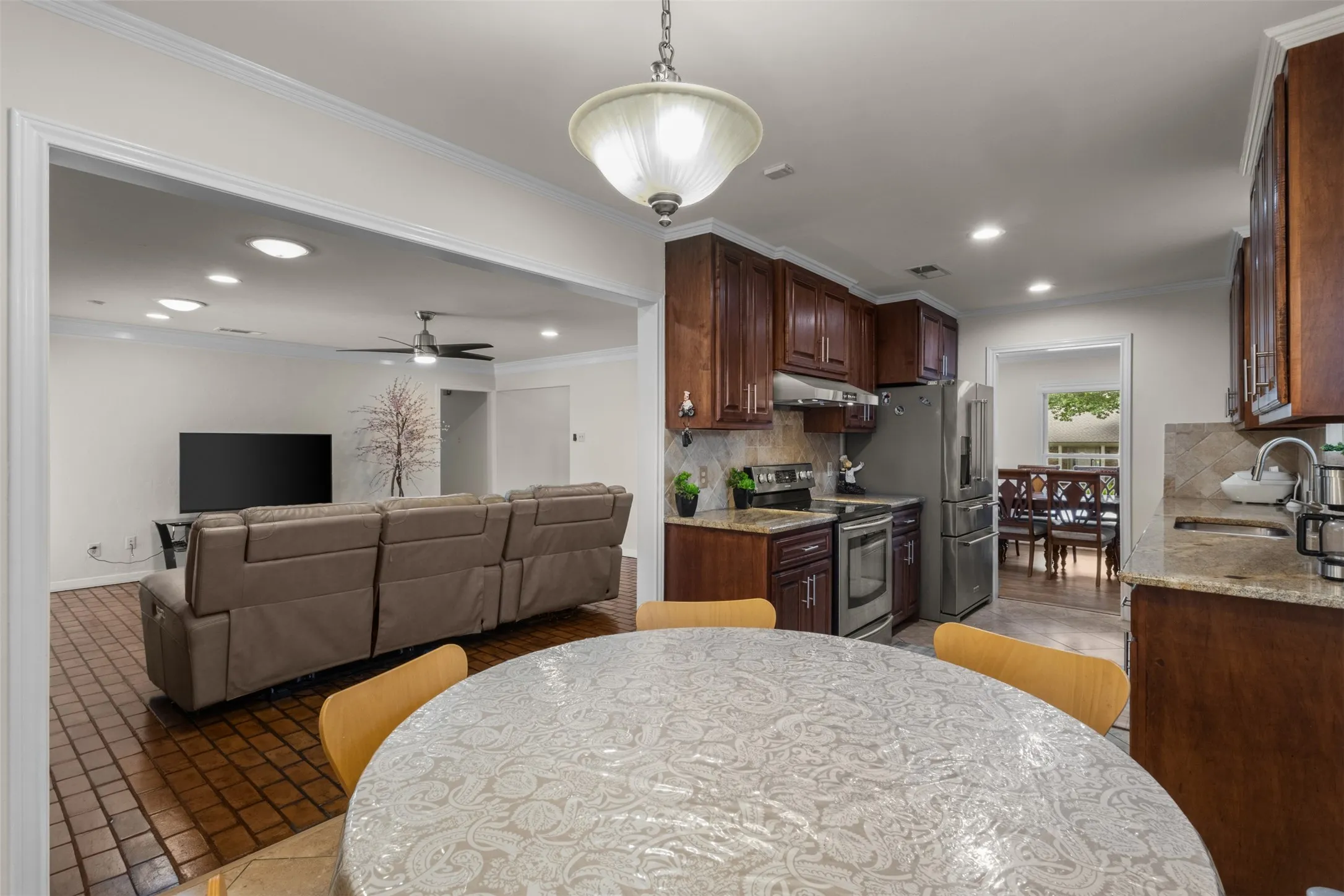 Single Family Residence For Sale in Dallas County , 908 Vinecrest Lane, Richardson, Texas 75080, 3 Bedroom, 2 Bathroom, Garage spaces, 2,342 Sqft, built in 1969, mls#21317154, Real Estate Agent in Richardson, Homes For Sale in Dallas county, Homes For Sale in Richardson, Realtor in Richardson Texas, Real Estate Brokerage Independent Realty Texas, Luminita Cordes Realtor
