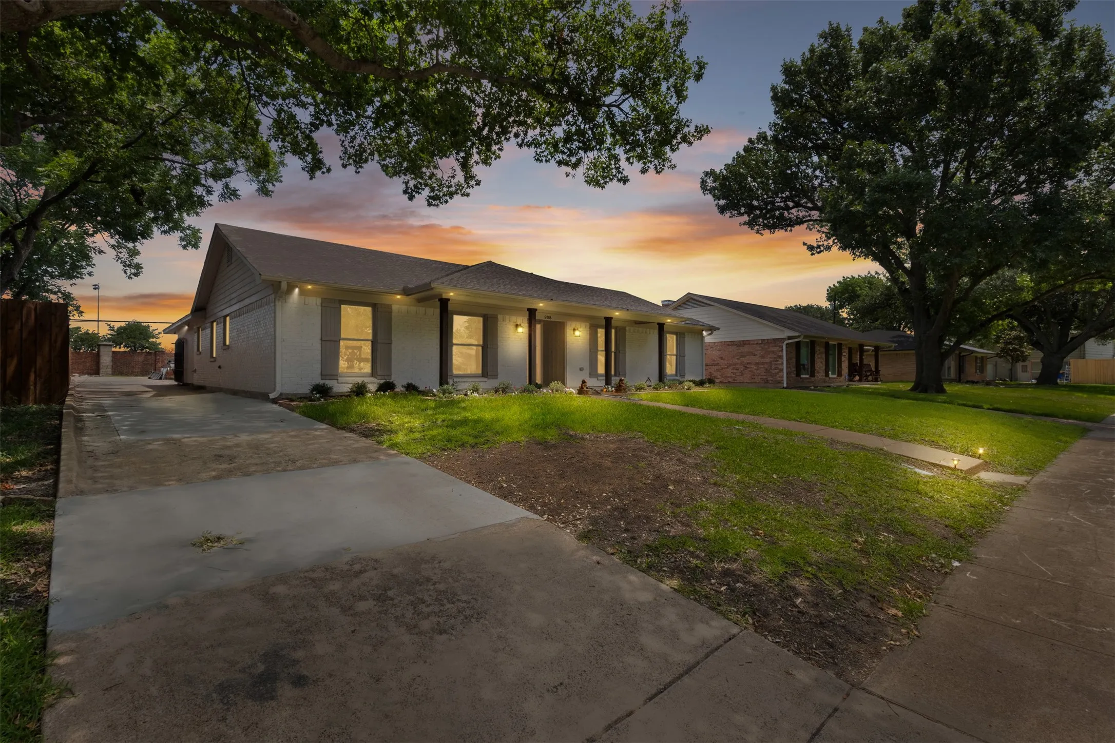 Single Family Residence For Sale in Dallas County , 908 Vinecrest Lane, Richardson, Texas 75080, 3 Bedroom, 2 Bathroom, Garage spaces, 2,342 Sqft, built in 1969, mls#21317154, Real Estate Agent in Richardson, Homes For Sale in Dallas county, Homes For Sale in Richardson, Realtor in Richardson Texas, Real Estate Brokerage Independent Realty Texas, Luminita Cordes Realtor