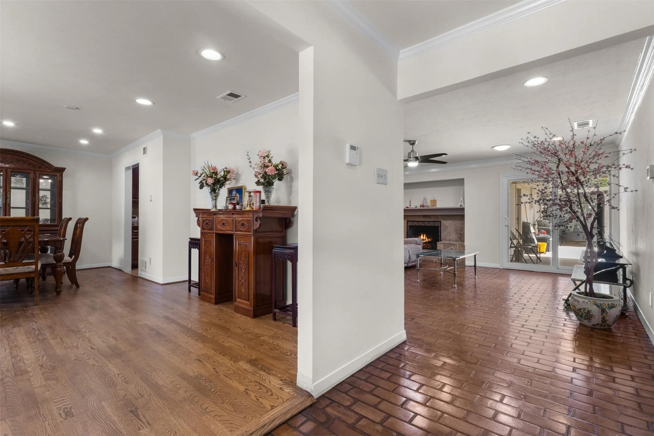 Single Family Residence For Sale in Dallas County , 908 Vinecrest Lane, Richardson, Texas 75080, 3 Bedroom, 2 Bathroom, Garage spaces, 2,342 Sqft, built in 1969, mls#21317154, Real Estate Agent in Richardson, Homes For Sale in Dallas county, Homes For Sale in Richardson, Realtor in Richardson Texas, Real Estate Brokerage Independent Realty Texas, Luminita Cordes Realtor