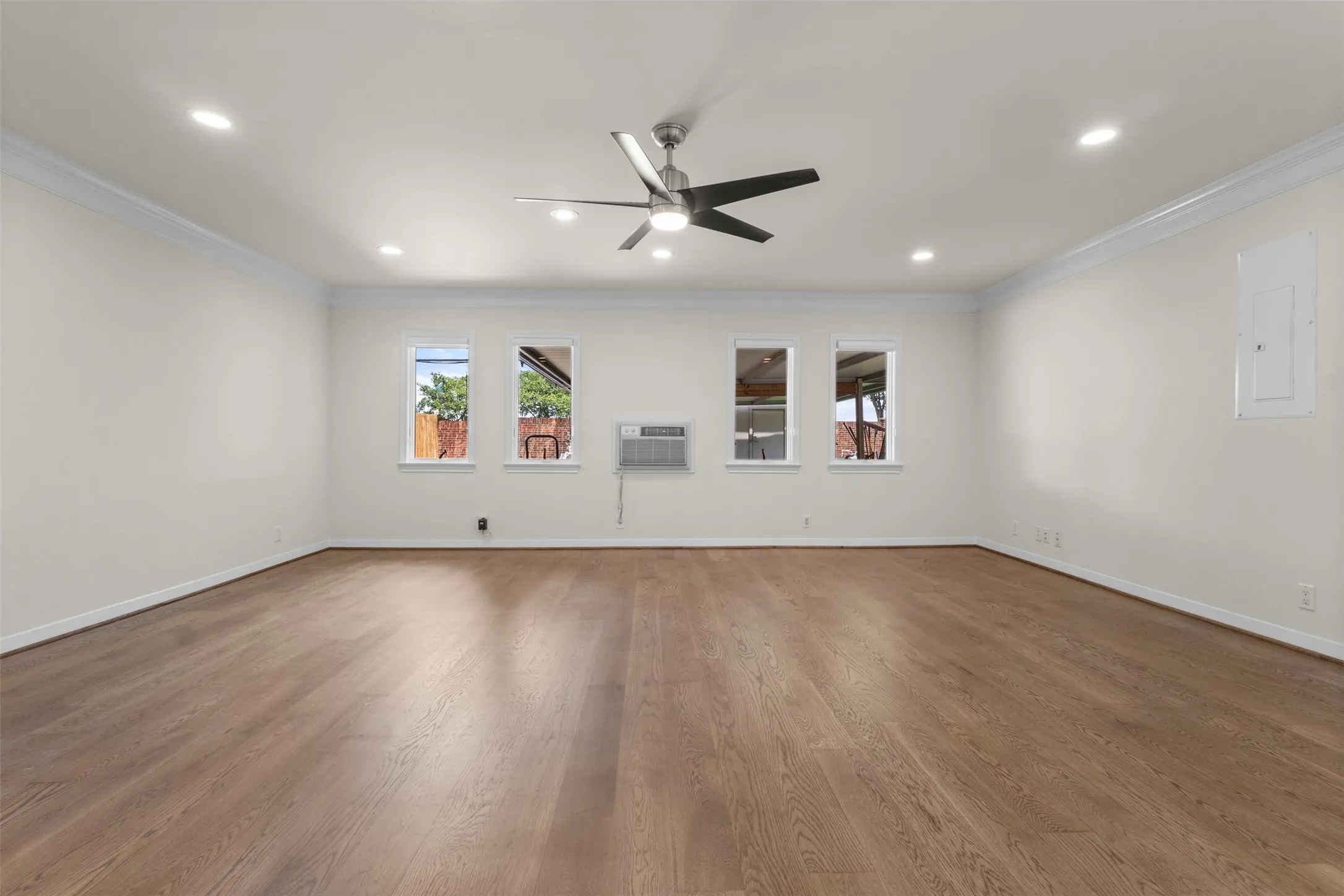 Single Family Residence For Sale in Dallas County , 908 Vinecrest Lane, Richardson, Texas 75080, 3 Bedroom, 2 Bathroom, Garage spaces, 2,342 Sqft, built in 1969, mls#21317154, Real Estate Agent in Richardson, Homes For Sale in Dallas county, Homes For Sale in Richardson, Realtor in Richardson Texas, Real Estate Brokerage Independent Realty Texas, Luminita Cordes Realtor