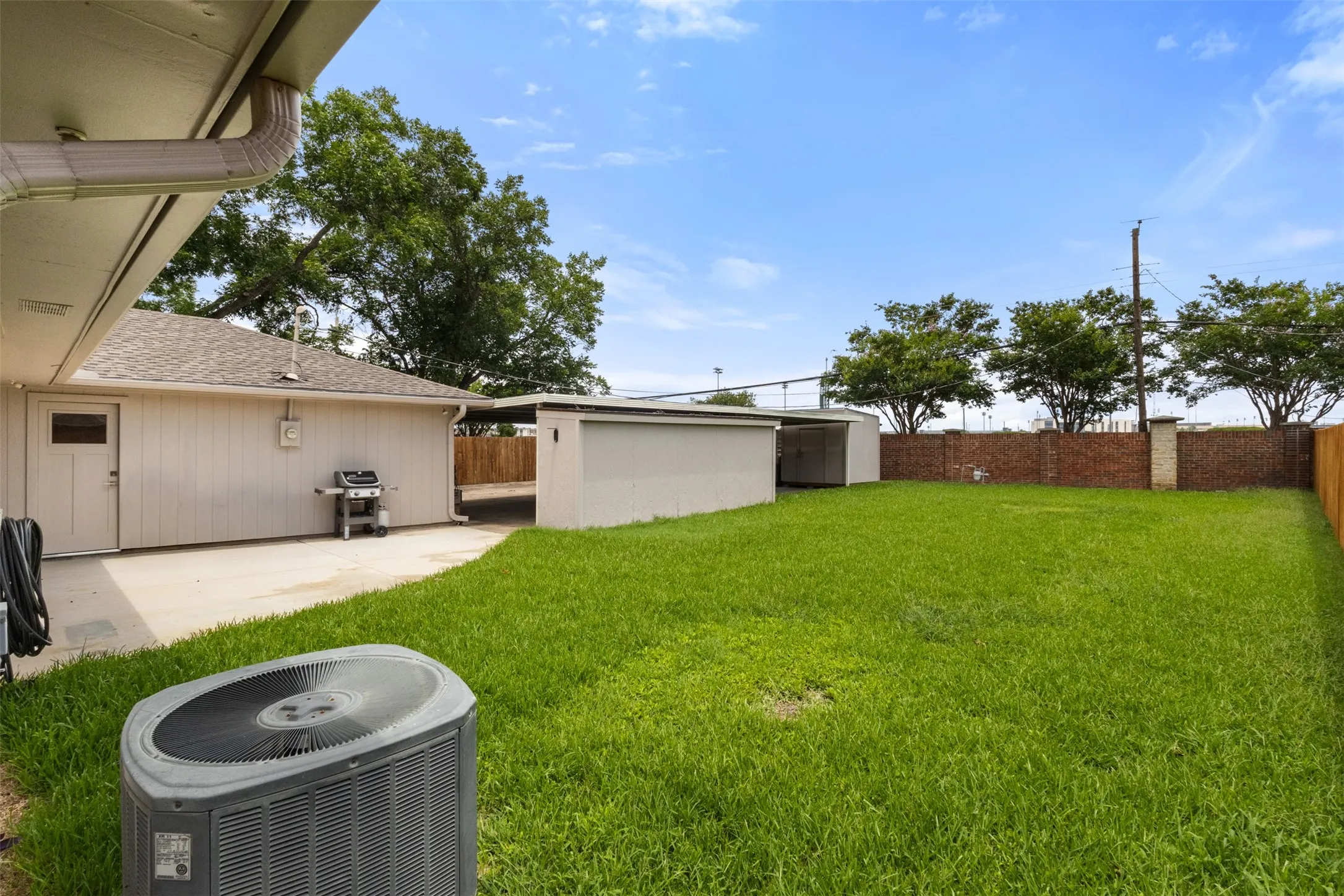 Single Family Residence For Sale in Dallas County , 908 Vinecrest Lane, Richardson, Texas 75080, 3 Bedroom, 2 Bathroom, Garage spaces, 2,342 Sqft, built in 1969, mls#21317154, Real Estate Agent in Richardson, Homes For Sale in Dallas county, Homes For Sale in Richardson, Realtor in Richardson Texas, Real Estate Brokerage Independent Realty Texas, Luminita Cordes Realtor