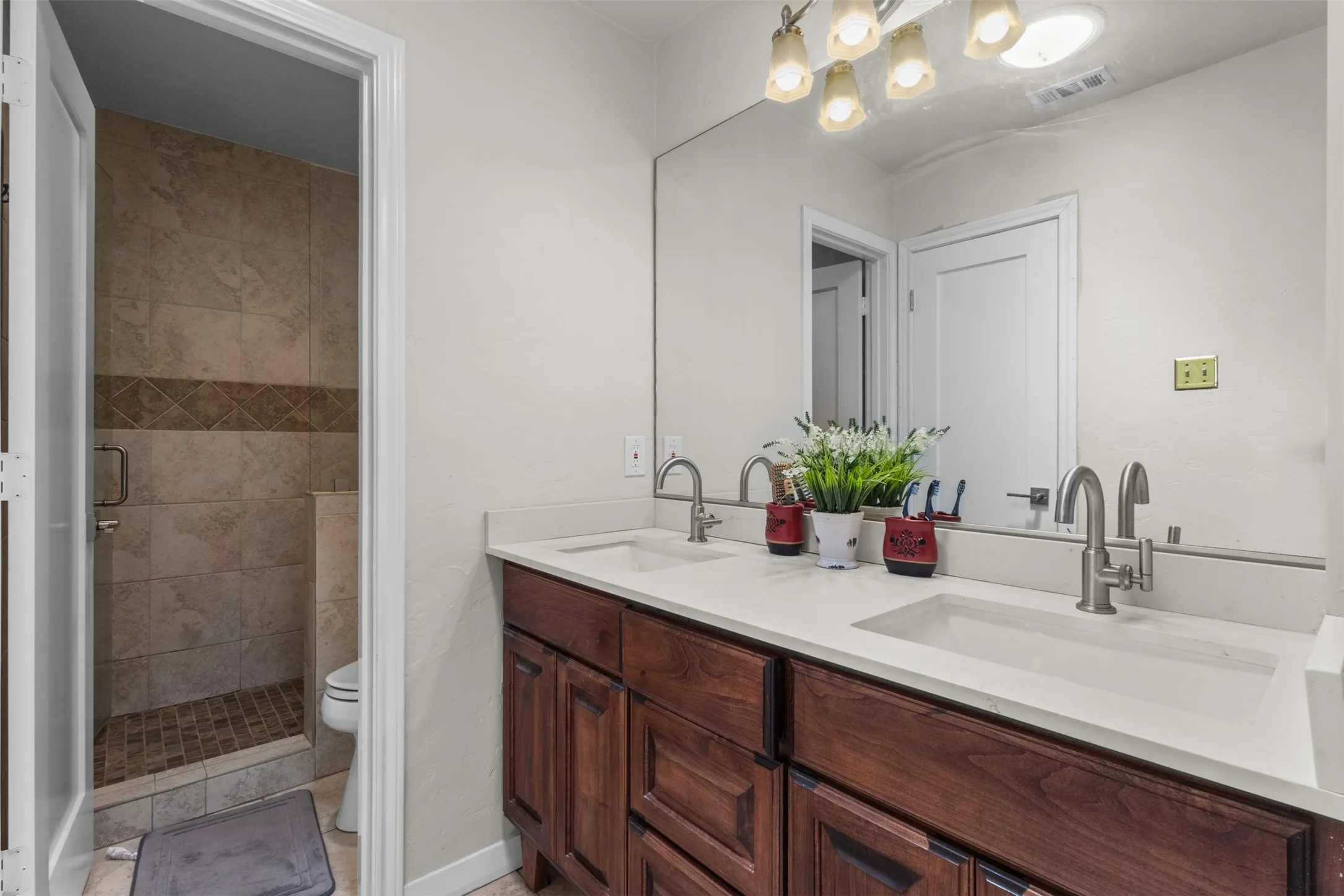 Single Family Residence For Sale in Dallas County , 908 Vinecrest Lane, Richardson, Texas 75080, 3 Bedroom, 2 Bathroom, Garage spaces, 2,342 Sqft, built in 1969, mls#21317154, Real Estate Agent in Richardson, Homes For Sale in Dallas county, Homes For Sale in Richardson, Realtor in Richardson Texas, Real Estate Brokerage Independent Realty Texas, Luminita Cordes Realtor