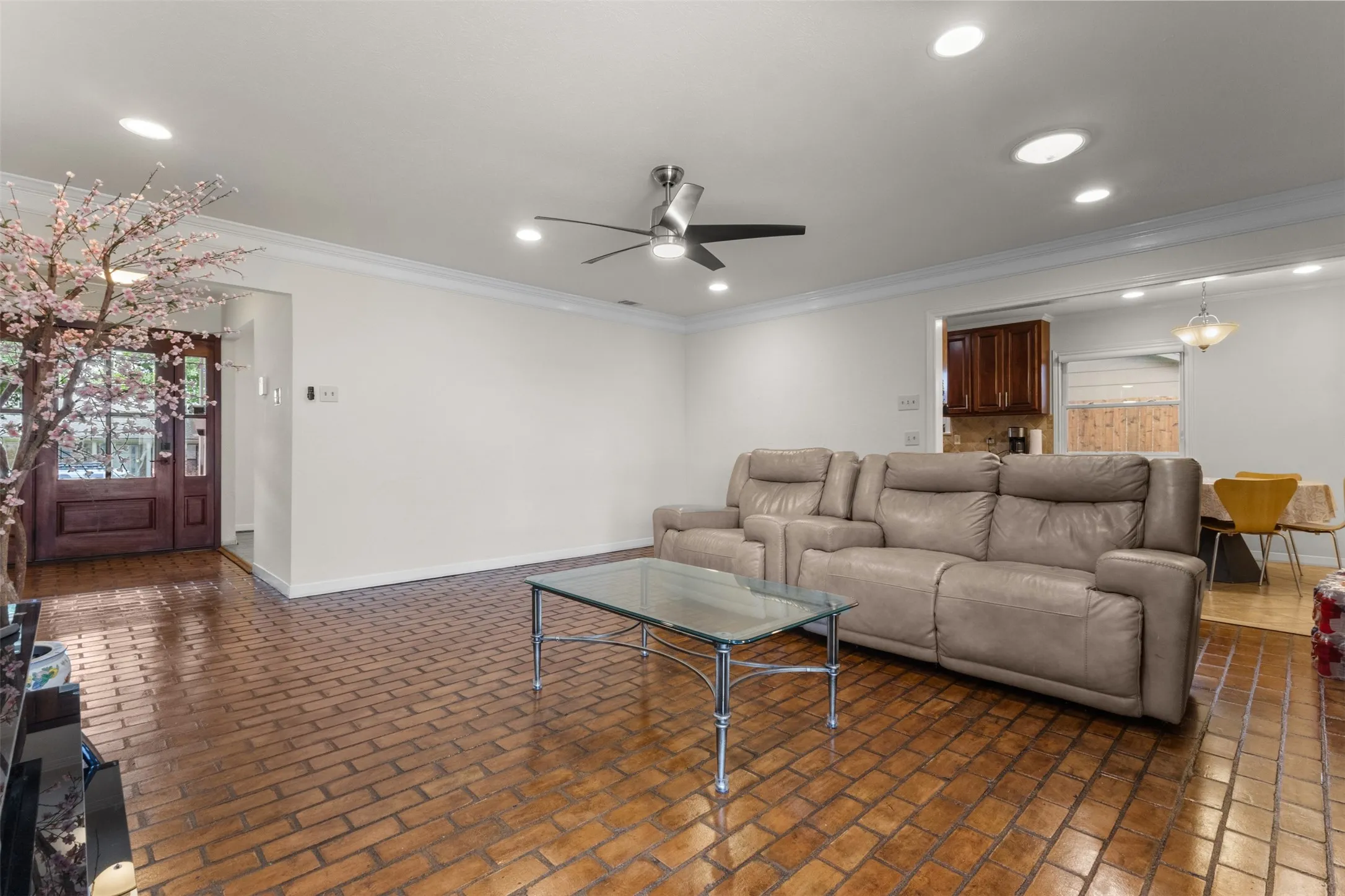 Single Family Residence For Sale in Dallas County , 908 Vinecrest Lane, Richardson, Texas 75080, 3 Bedroom, 2 Bathroom, Garage spaces, 2,342 Sqft, built in 1969, mls#21317154, Real Estate Agent in Richardson, Homes For Sale in Dallas county, Homes For Sale in Richardson, Realtor in Richardson Texas, Real Estate Brokerage Independent Realty Texas, Luminita Cordes Realtor