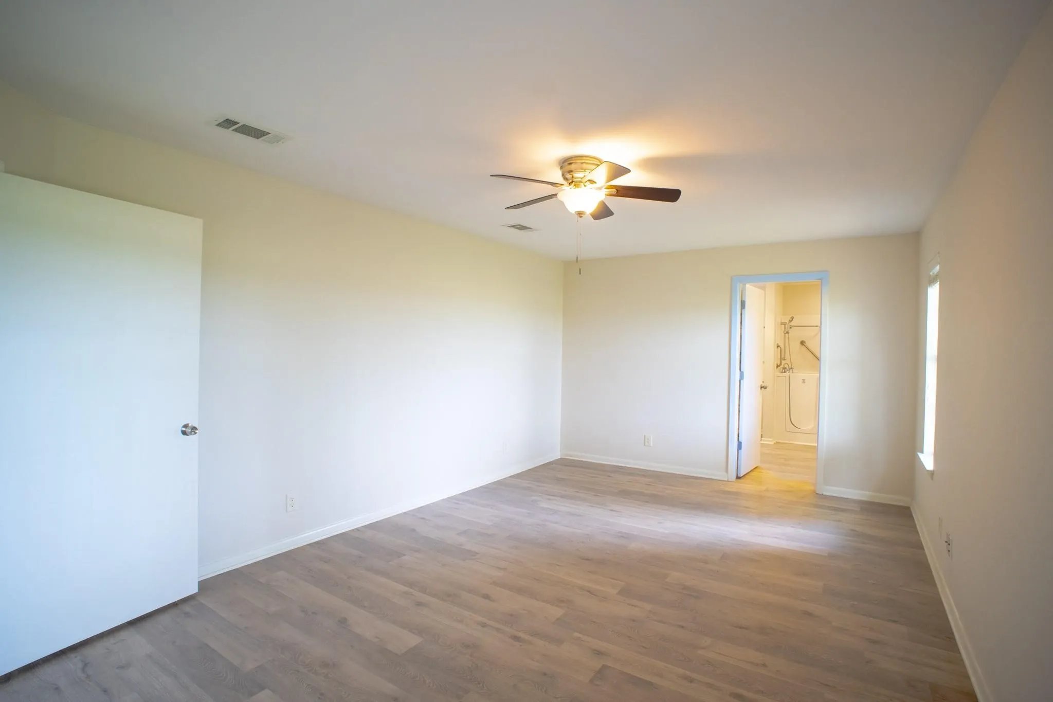 Single Family Residence For Sale in Limestone County , 812 Crestline Drive, Mexia, Texas 76667, 3 Bedrooms, 2 Bathrooms, 2 Garage spaces, 1,750 Sqft, built in 1987, Price $268,500, mls#21316077, Real Estate Agent in Mexia, Homes For Sale in Limestone county, Homes For Sale in Mexia, Realtor in Mexia Texas, Real Estate Brokerage Independent Realty Texas, Luminita Cordes Realtor