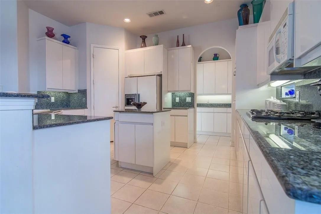 Single Family Residence For Rent in Collin County , 18007 Rock Branch Drive, Dallas, Texas 75287, 4 Bedrooms, 3 Bathrooms, 3 Garage spaces, 3,920 Sqft, built in 1996, Price $5,000, mls#21317133, Real Estate Agent in Dallas, Homes For Rent in Collin county, Homes For Rent in Dallas, Realtor in Dallas Texas, Real Estate Brokerage Independent Realty Texas, Luminita Cordes Realtor