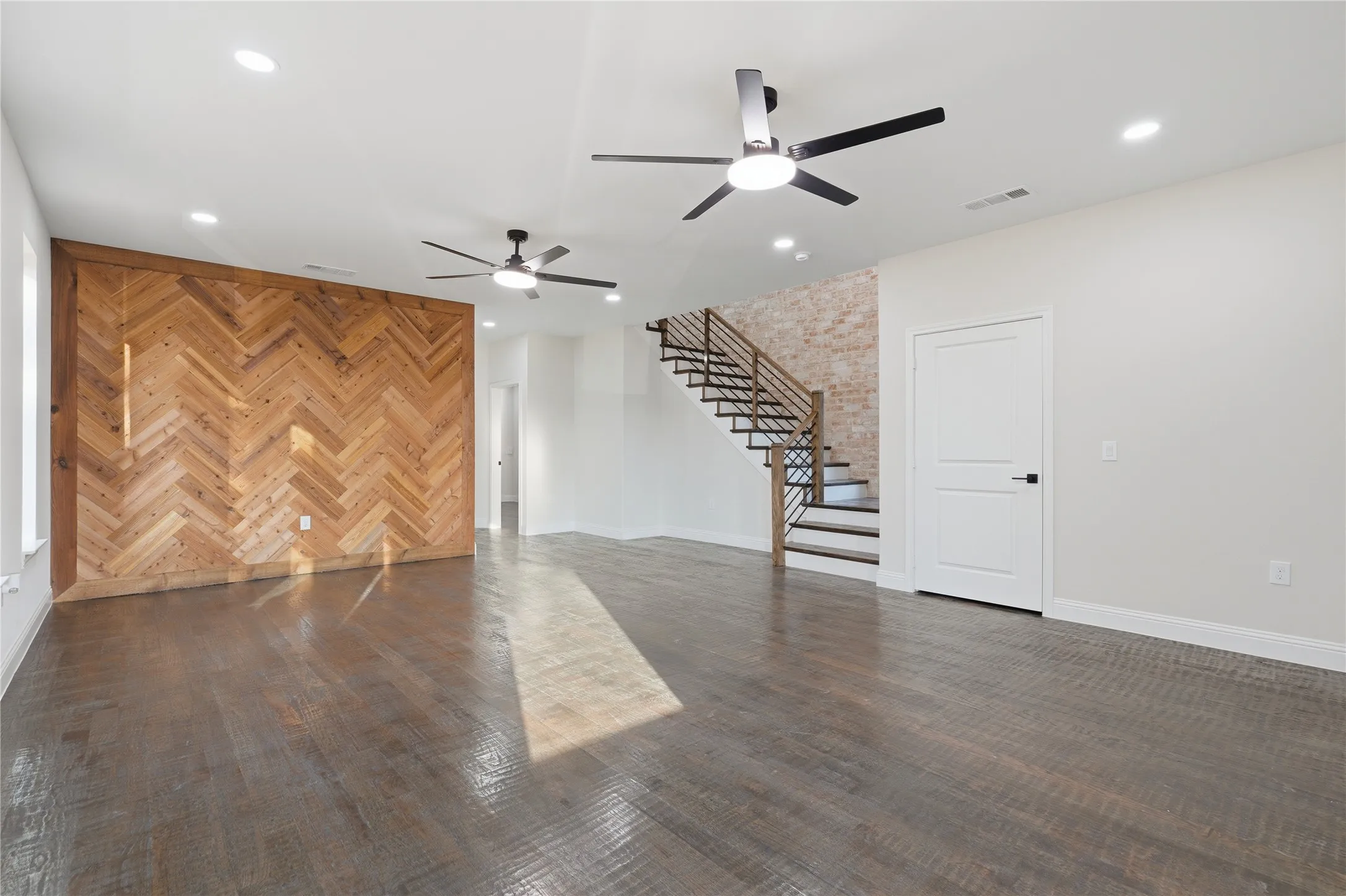 Single Family Residence For Sale in Henderson County , 2150 Lakeview Drive, Mabank, Texas 75156, 3 Bedroom, 4 Bathroom, Garage spaces, 2,800 Sqft, built in 2026, mls#21313452, Real Estate Agent in Mabank, Homes For Sale in Henderson county, Homes For Sale in Mabank, Realtor in Mabank Texas, Real Estate Brokerage Independent Realty Texas, Luminita Cordes Realtor