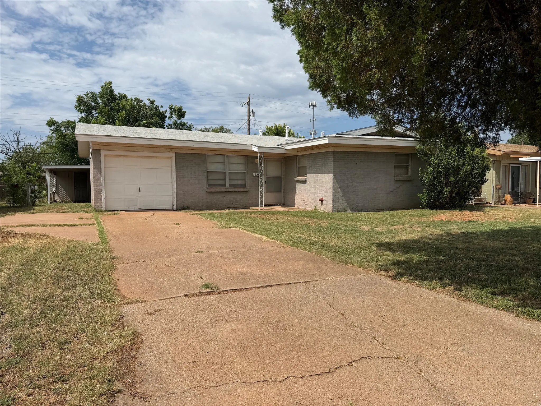Single Family Residence For Sale in Taylor County , 5226 Lamesa Avenue, Abilene, Texas 79605, 3 Bedroom, 1 Bathroom, 1 Garage spaces, 1,008 Sqft, built in 1956, mls#21317282, Real Estate Agent in Abilene, Homes For Sale in Taylor county, Homes For Sale in Abilene, Realtor in Abilene Texas, Real Estate Brokerage Independent Realty Texas, Luminita Cordes Realtor