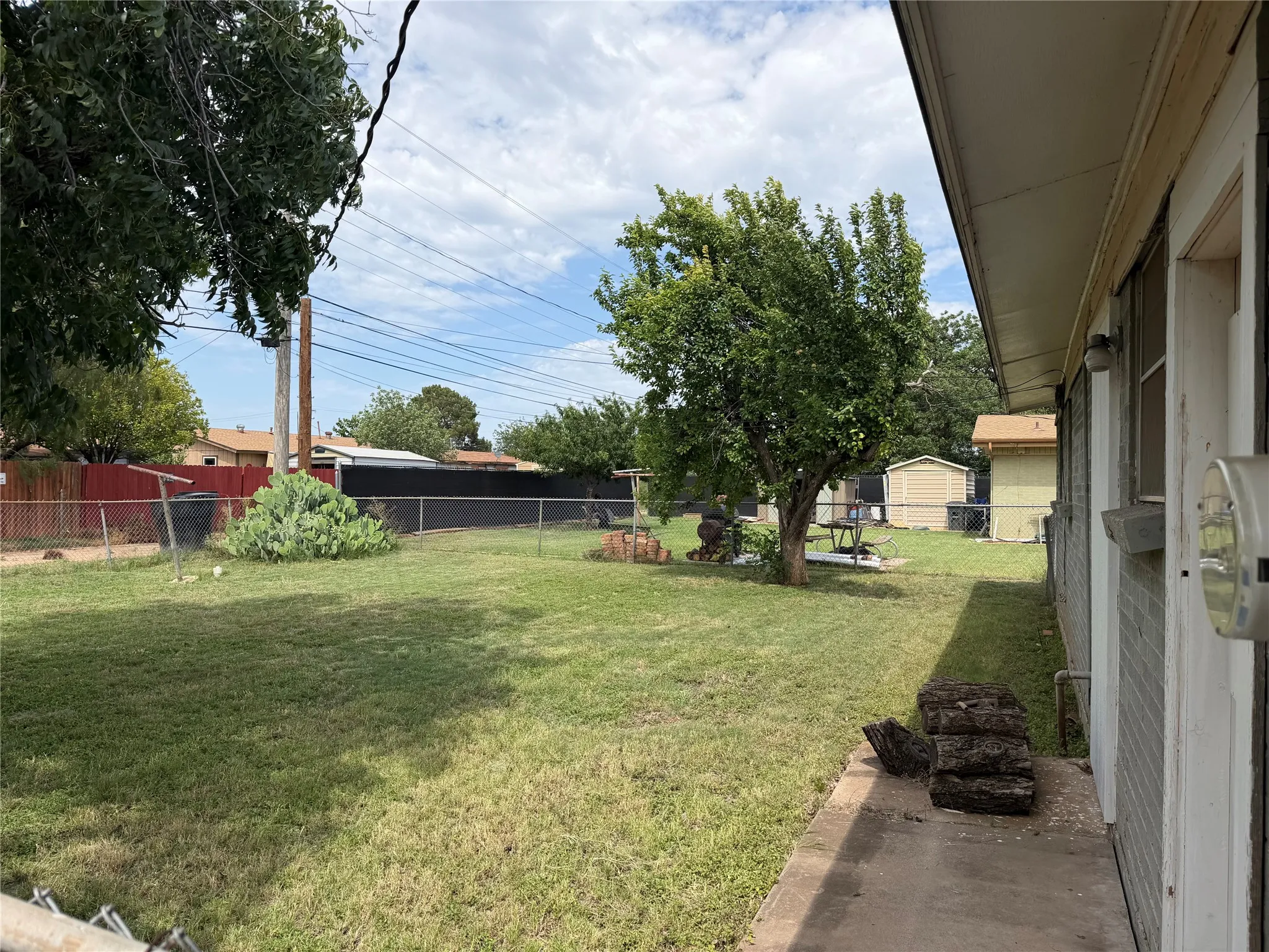 Single Family Residence For Sale in Taylor County , 5226 Lamesa Avenue, Abilene, Texas 79605, 3 Bedroom, 1 Bathroom, 1 Garage spaces, 1,008 Sqft, built in 1956, mls#21317282, Real Estate Agent in Abilene, Homes For Sale in Taylor county, Homes For Sale in Abilene, Realtor in Abilene Texas, Real Estate Brokerage Independent Realty Texas, Luminita Cordes Realtor