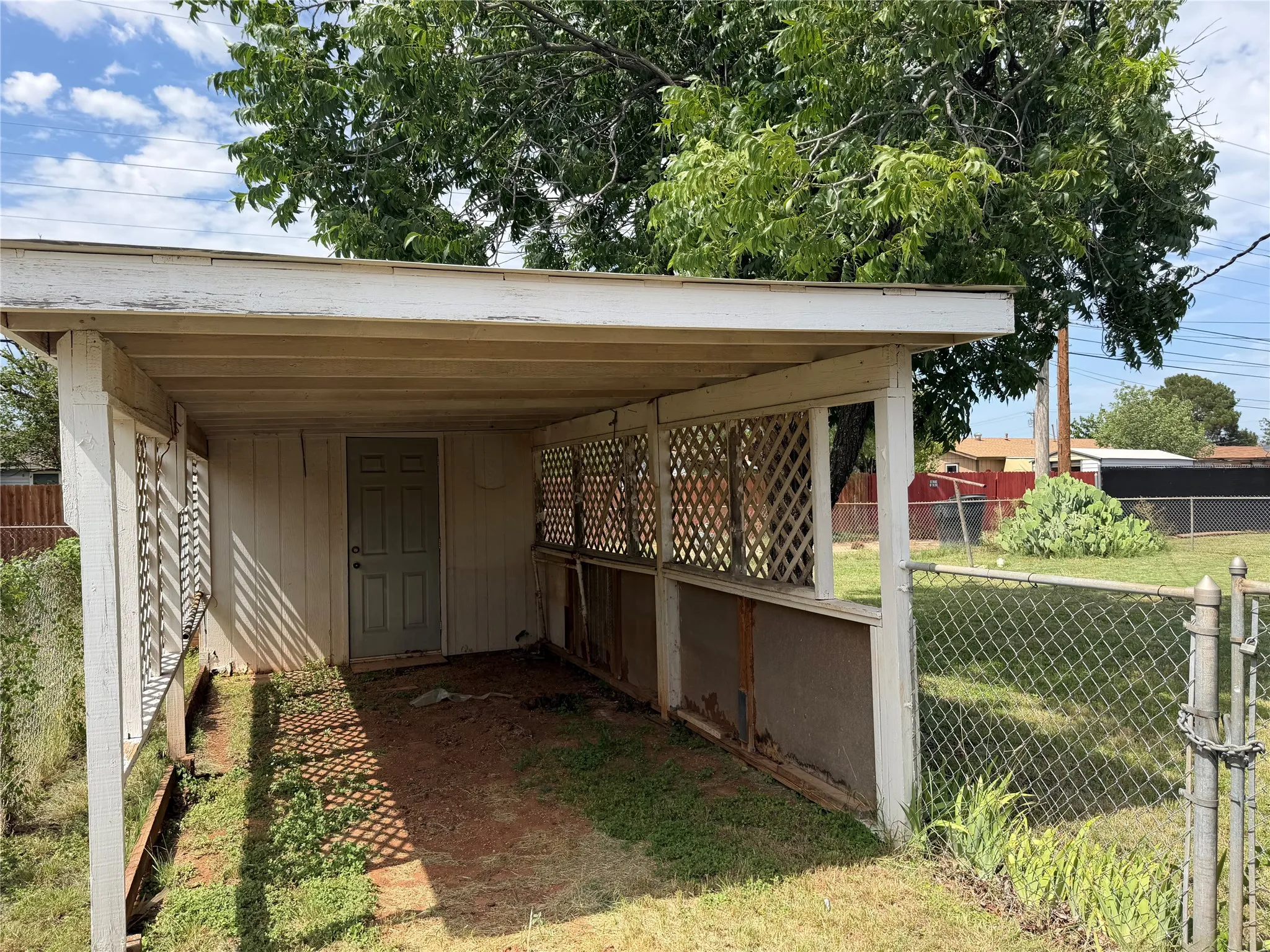 Single Family Residence For Sale in Taylor County , 5226 Lamesa Avenue, Abilene, Texas 79605, 3 Bedroom, 1 Bathroom, 1 Garage spaces, 1,008 Sqft, built in 1956, mls#21317282, Real Estate Agent in Abilene, Homes For Sale in Taylor county, Homes For Sale in Abilene, Realtor in Abilene Texas, Real Estate Brokerage Independent Realty Texas, Luminita Cordes Realtor
