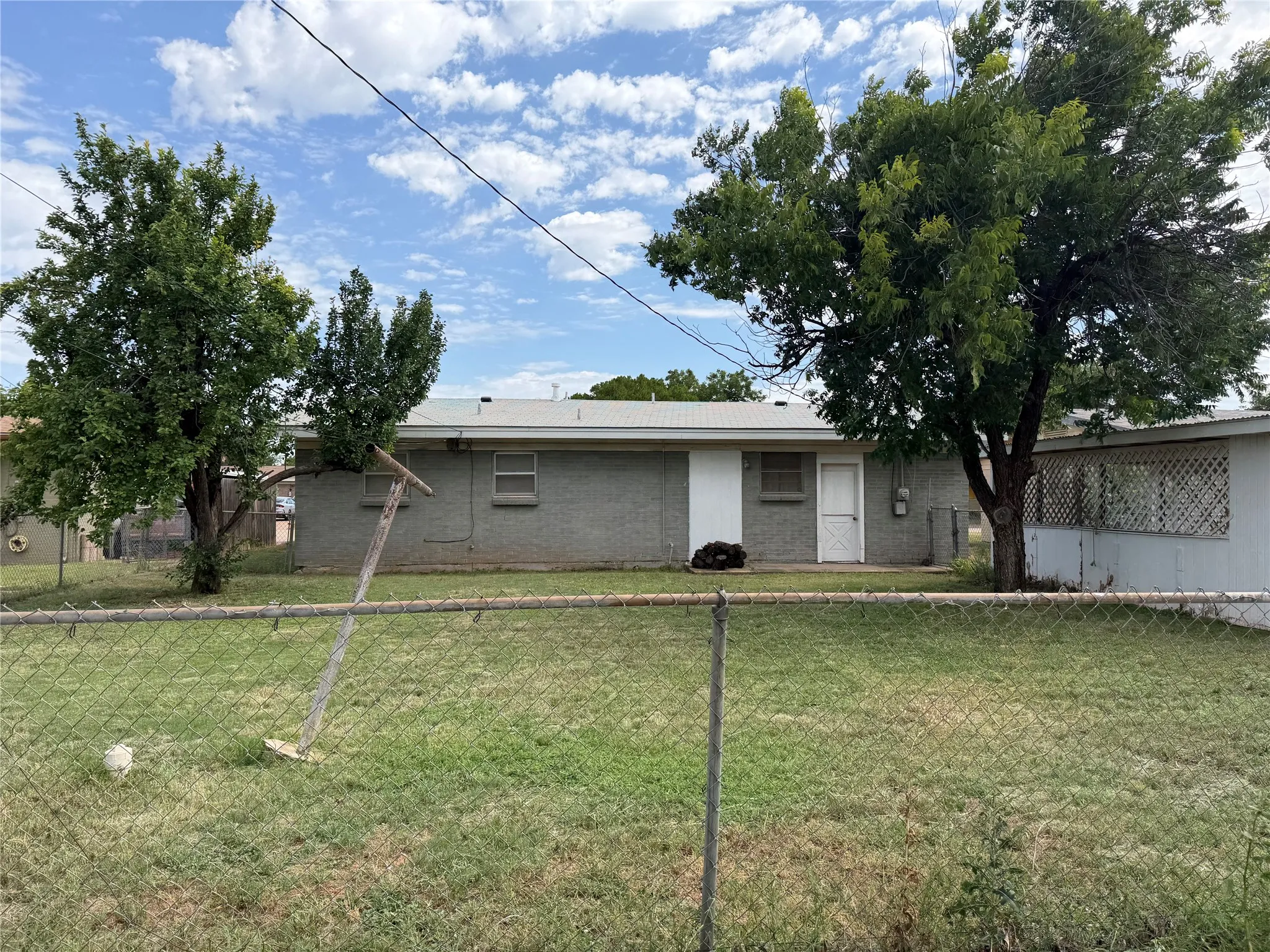 Single Family Residence For Sale in Taylor County , 5226 Lamesa Avenue, Abilene, Texas 79605, 3 Bedroom, 1 Bathroom, 1 Garage spaces, 1,008 Sqft, built in 1956, mls#21317282, Real Estate Agent in Abilene, Homes For Sale in Taylor county, Homes For Sale in Abilene, Realtor in Abilene Texas, Real Estate Brokerage Independent Realty Texas, Luminita Cordes Realtor