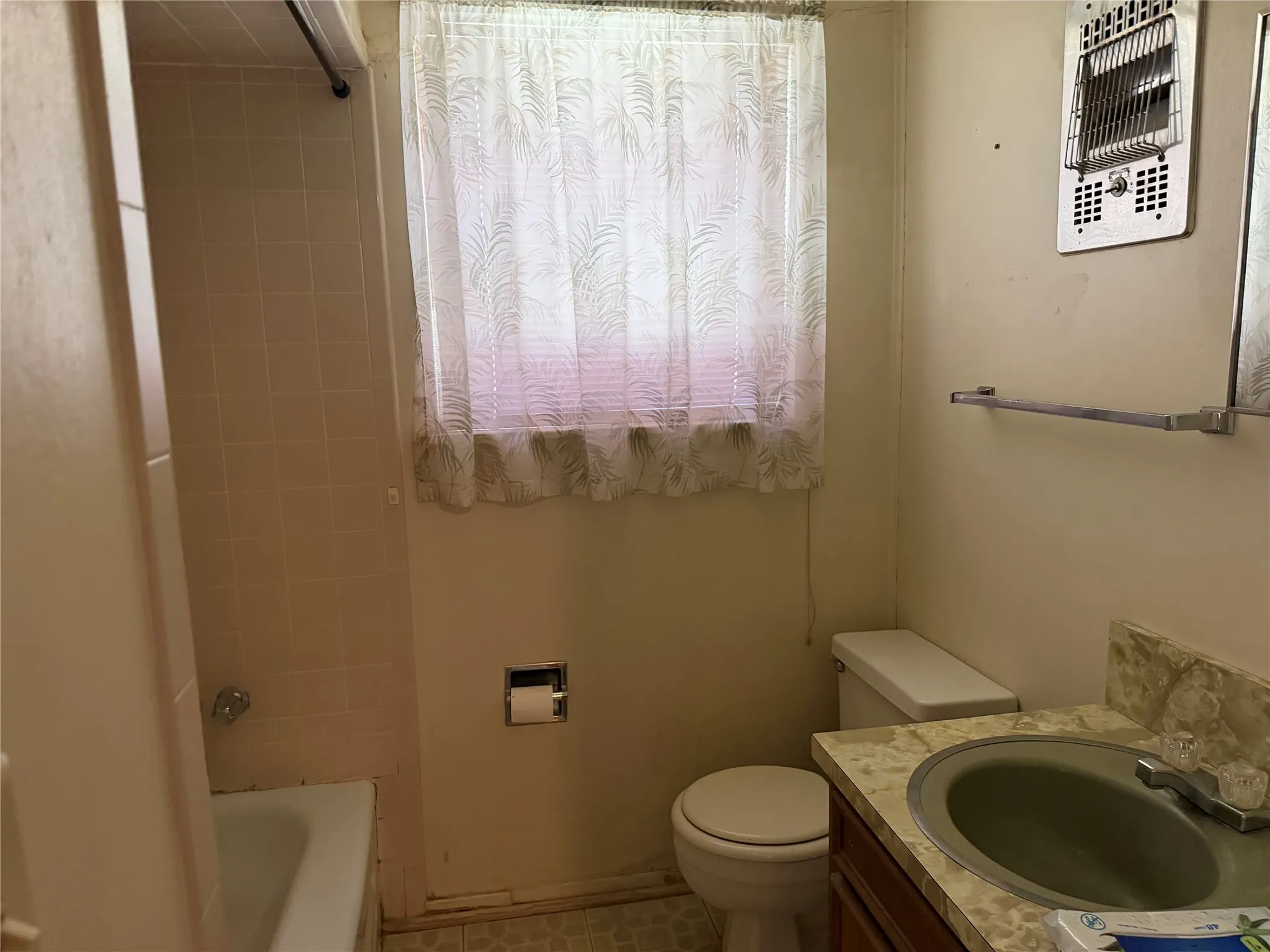 Single Family Residence For Sale in Taylor County , 5226 Lamesa Avenue, Abilene, Texas 79605, 3 Bedroom, 1 Bathroom, 1 Garage spaces, 1,008 Sqft, built in 1956, mls#21317282, Real Estate Agent in Abilene, Homes For Sale in Taylor county, Homes For Sale in Abilene, Realtor in Abilene Texas, Real Estate Brokerage Independent Realty Texas, Luminita Cordes Realtor
