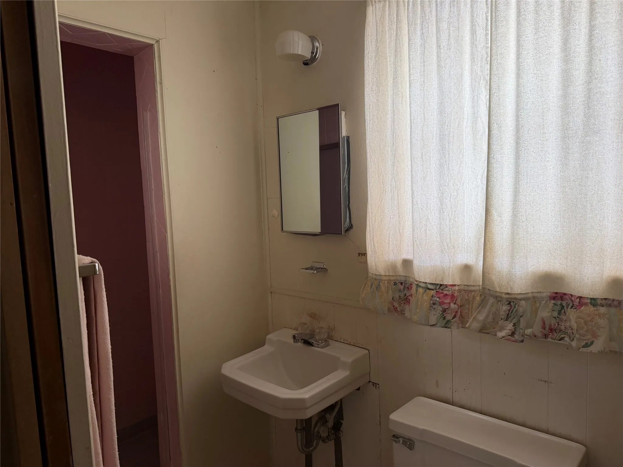 Single Family Residence For Sale in Taylor County , 5226 Lamesa Avenue, Abilene, Texas 79605, 3 Bedroom, 1 Bathroom, 1 Garage spaces, 1,008 Sqft, built in 1956, mls#21317282, Real Estate Agent in Abilene, Homes For Sale in Taylor county, Homes For Sale in Abilene, Realtor in Abilene Texas, Real Estate Brokerage Independent Realty Texas, Luminita Cordes Realtor