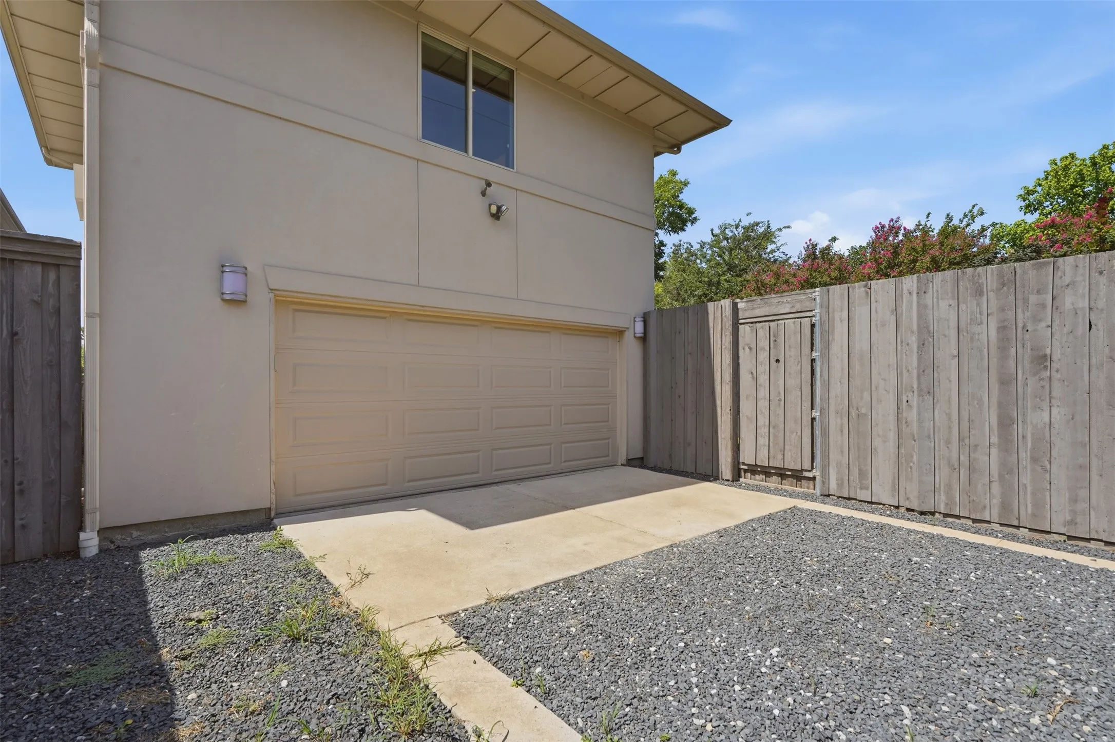 Single Family Residence For Sale in Dallas County , 5211 Miller Avenue, Dallas, Texas 75206, 3 Bedroom, 4 Bathroom, 2 Garage spaces, 2,780 Sqft, built in 2009, mls#21307627, Real Estate Agent in Dallas, Homes For Sale in Dallas county, Homes For Sale in Dallas, Realtor in Dallas Texas, Real Estate Brokerage Independent Realty Texas, Luminita Cordes Realtor