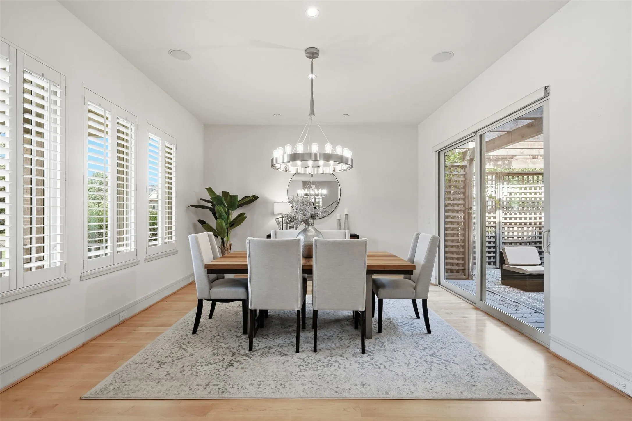 Single Family Residence For Sale in Dallas County , 5211 Miller Avenue, Dallas, Texas 75206, 3 Bedroom, 4 Bathroom, 2 Garage spaces, 2,780 Sqft, built in 2009, mls#21307627, Real Estate Agent in Dallas, Homes For Sale in Dallas county, Homes For Sale in Dallas, Realtor in Dallas Texas, Real Estate Brokerage Independent Realty Texas, Luminita Cordes Realtor