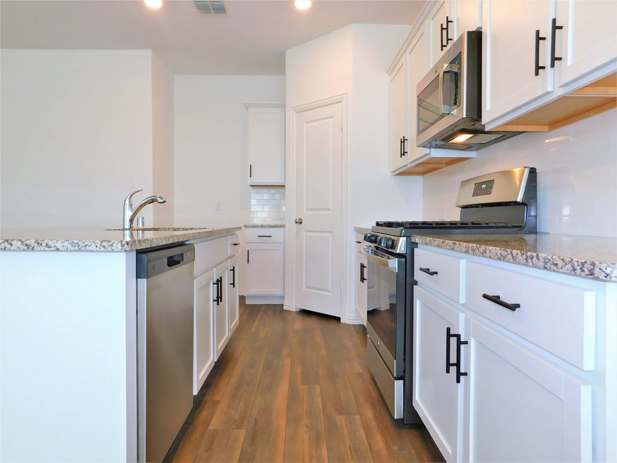 Single Family Residence For Rent in Denton County , 1624 Da Vinci Drive, Little Elm, Texas 75068, 3 Bedroom, 2 Bathroom, 2 Garage spaces, 1,626 Sqft, built in 2021, mls#21317296, Real Estate Agent in Little Elm, Homes For Rent in Denton county, Homes For Rent in Little Elm, Realtor in Little Elm Texas, Real Estate Brokerage Independent Realty Texas, Luminita Cordes Realtor