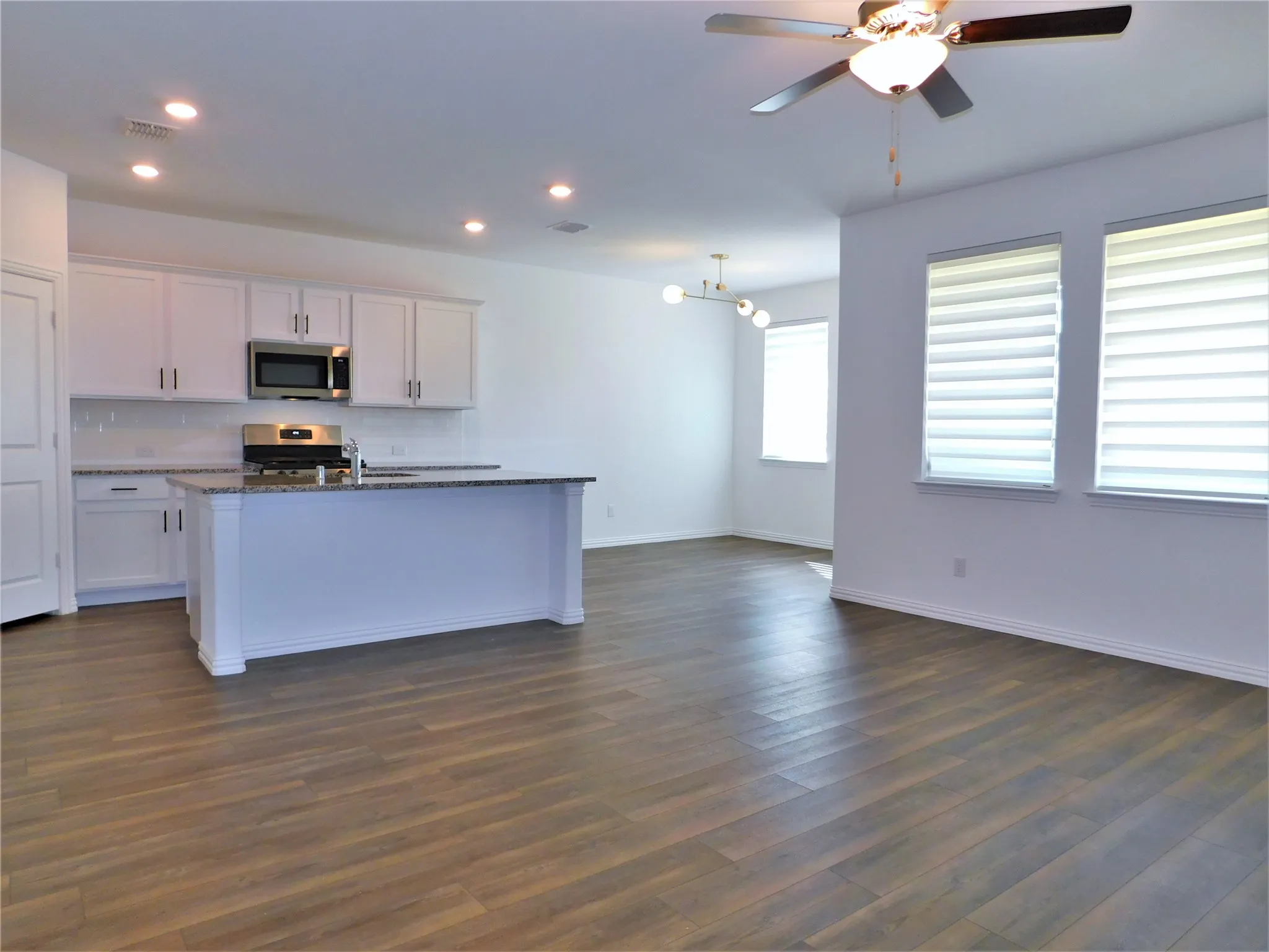 Single Family Residence For Rent in Denton County , 1624 Da Vinci Drive, Little Elm, Texas 75068, 3 Bedroom, 2 Bathroom, 2 Garage spaces, 1,626 Sqft, built in 2021, mls#21317296, Real Estate Agent in Little Elm, Homes For Rent in Denton county, Homes For Rent in Little Elm, Realtor in Little Elm Texas, Real Estate Brokerage Independent Realty Texas, Luminita Cordes Realtor
