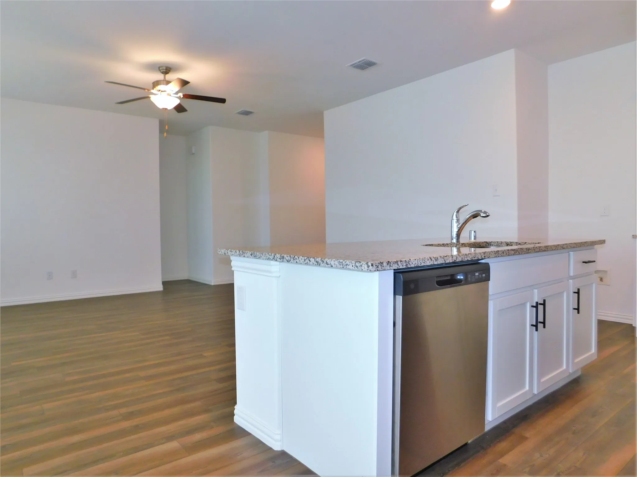 Single Family Residence For Rent in Denton County , 1624 Da Vinci Drive, Little Elm, Texas 75068, 3 Bedroom, 2 Bathroom, 2 Garage spaces, 1,626 Sqft, built in 2021, mls#21317296, Real Estate Agent in Little Elm, Homes For Rent in Denton county, Homes For Rent in Little Elm, Realtor in Little Elm Texas, Real Estate Brokerage Independent Realty Texas, Luminita Cordes Realtor