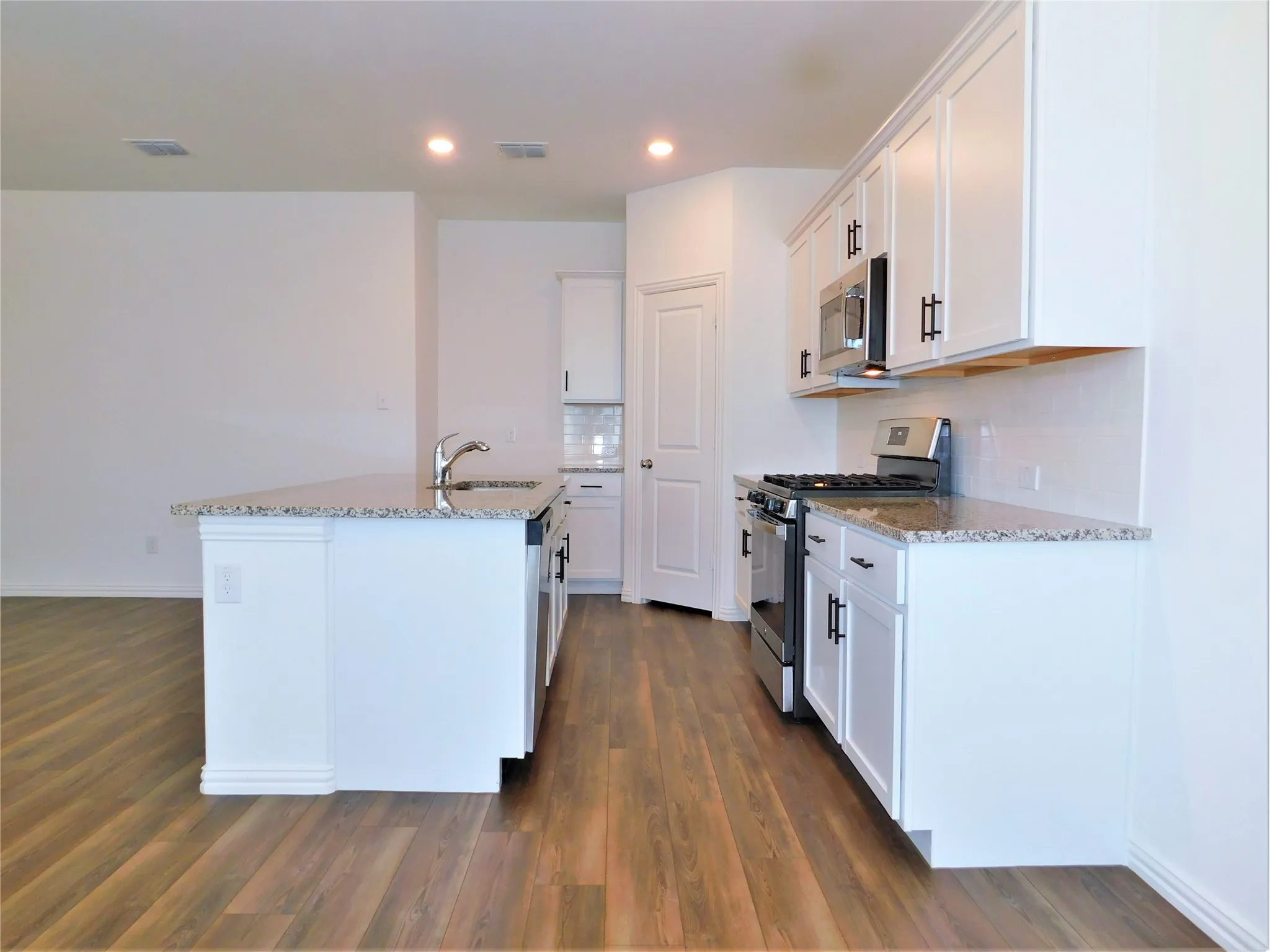 Single Family Residence For Rent in Denton County , 1624 Da Vinci Drive, Little Elm, Texas 75068, 3 Bedroom, 2 Bathroom, 2 Garage spaces, 1,626 Sqft, built in 2021, mls#21317296, Real Estate Agent in Little Elm, Homes For Rent in Denton county, Homes For Rent in Little Elm, Realtor in Little Elm Texas, Real Estate Brokerage Independent Realty Texas, Luminita Cordes Realtor