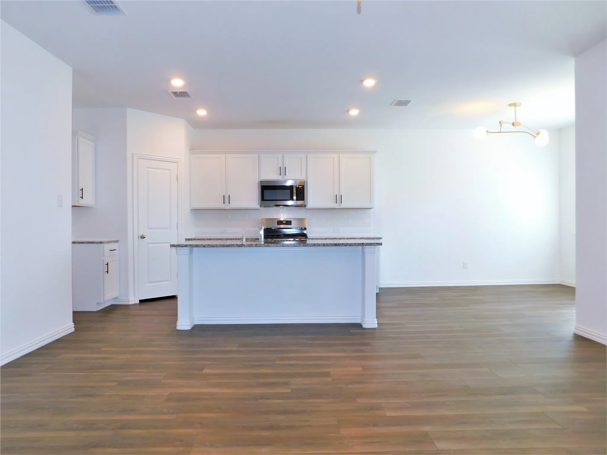Single Family Residence For Rent in Denton County , 1624 Da Vinci Drive, Little Elm, Texas 75068, 3 Bedroom, 2 Bathroom, 2 Garage spaces, 1,626 Sqft, built in 2021, mls#21317296, Real Estate Agent in Little Elm, Homes For Rent in Denton county, Homes For Rent in Little Elm, Realtor in Little Elm Texas, Real Estate Brokerage Independent Realty Texas, Luminita Cordes Realtor