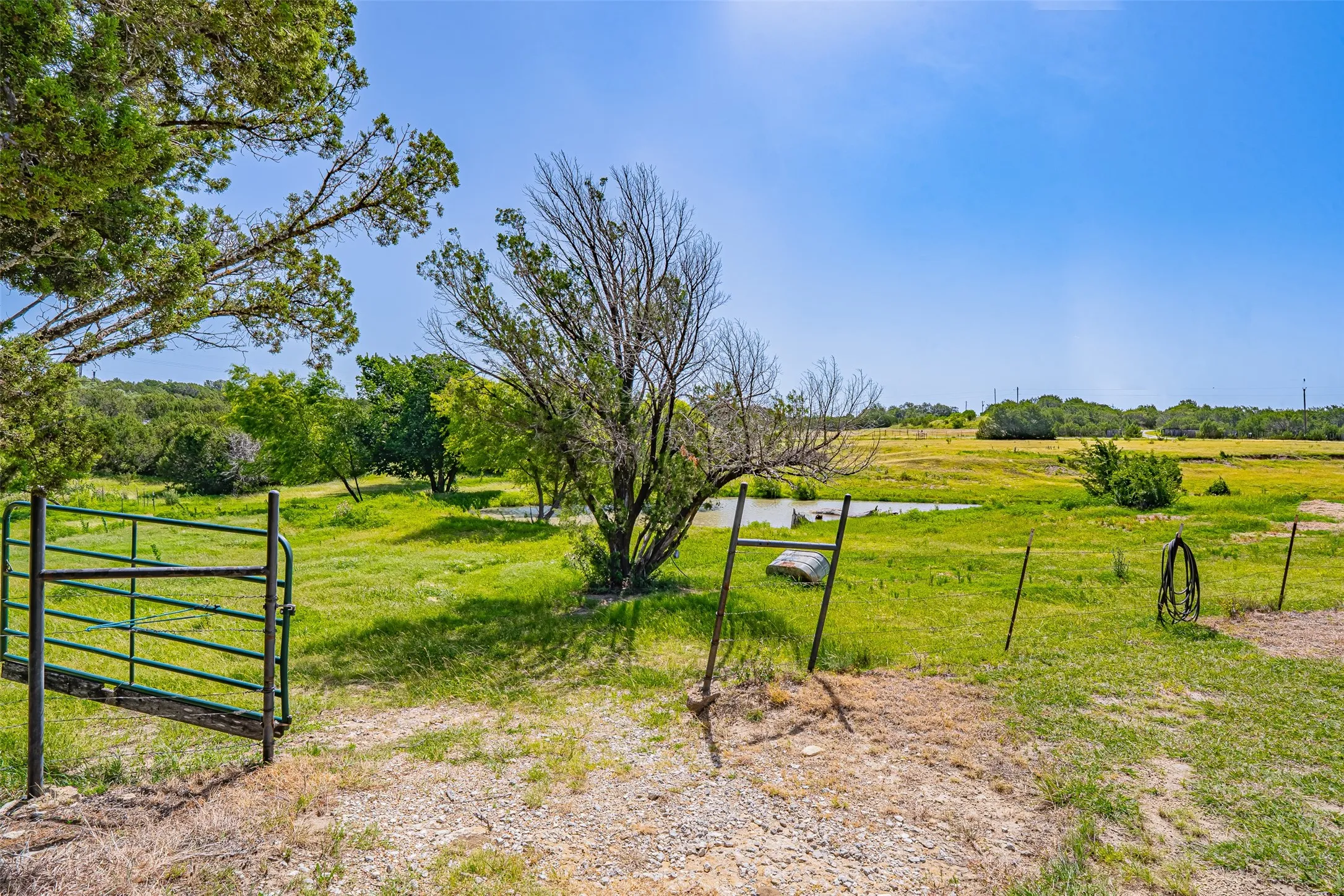 Single Family Residence For Sale in Hood County , 7744 Wd Court, Lipan, Texas 76462, 2 Bedroom, 3 Bathroom, Garage spaces, 1,584 Sqft, built in 2007, mls#21317353, Real Estate Agent in Lipan, Homes For Sale in Hood county, Homes For Sale in Lipan, Realtor in Lipan Texas, Real Estate Brokerage Independent Realty Texas, Luminita Cordes Realtor