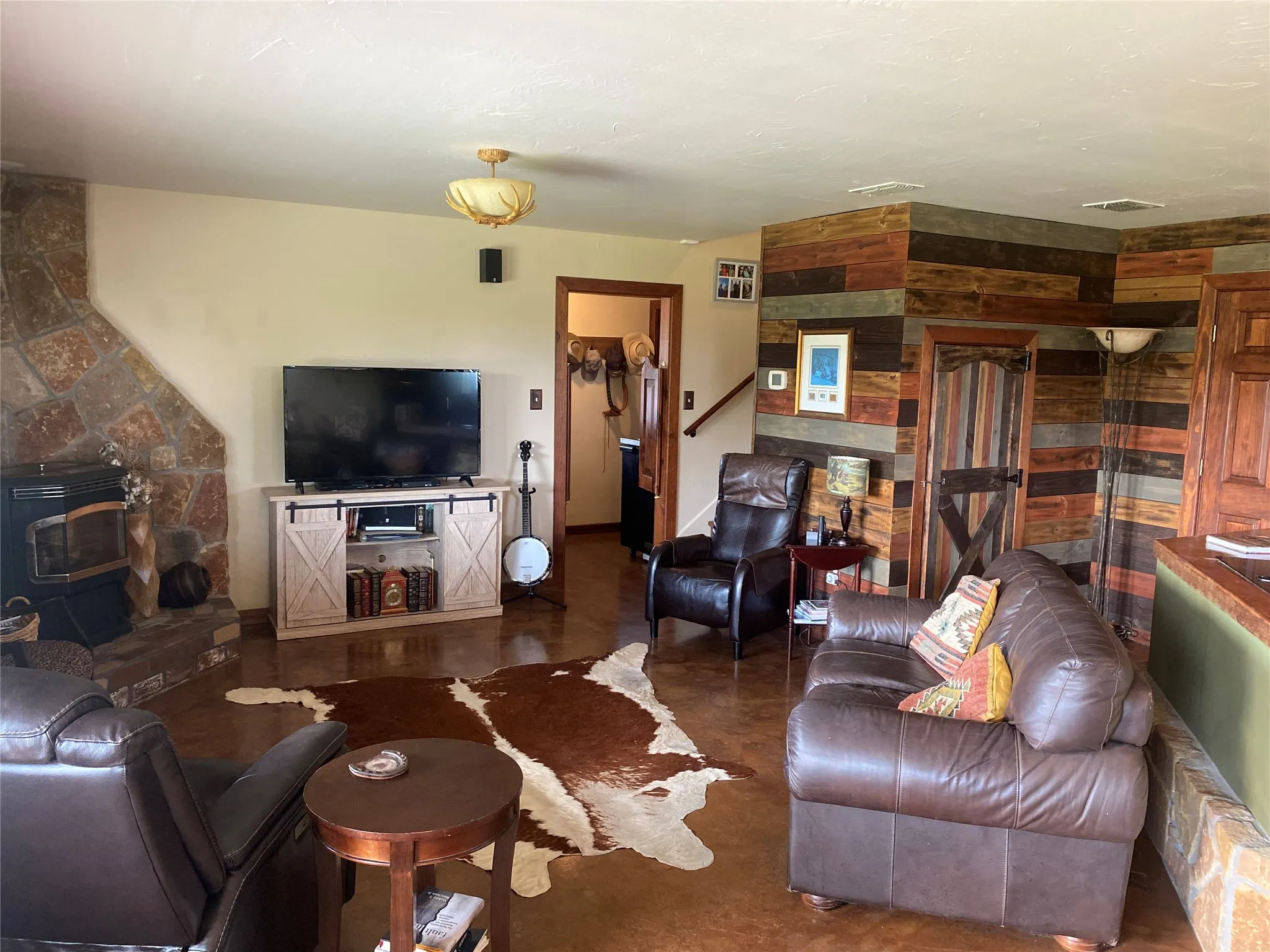 Single Family Residence For Sale in Hood County , 7744 Wd Court, Lipan, Texas 76462, 2 Bedroom, 3 Bathroom, Garage spaces, 1,584 Sqft, built in 2007, mls#21317353, Real Estate Agent in Lipan, Homes For Sale in Hood county, Homes For Sale in Lipan, Realtor in Lipan Texas, Real Estate Brokerage Independent Realty Texas, Luminita Cordes Realtor