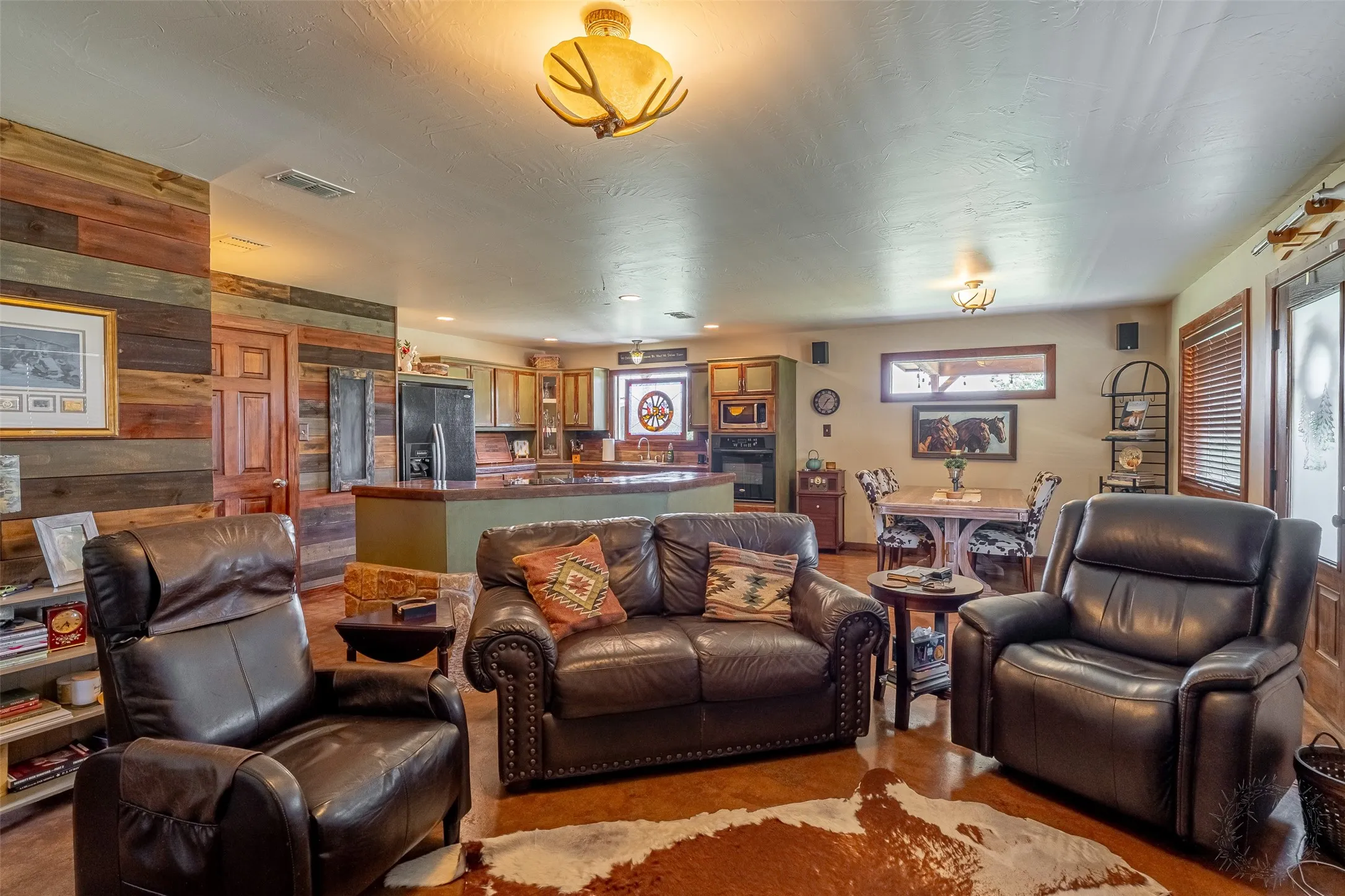 Single Family Residence For Sale in Hood County , 7744 Wd Court, Lipan, Texas 76462, 2 Bedroom, 3 Bathroom, Garage spaces, 1,584 Sqft, built in 2007, mls#21317353, Real Estate Agent in Lipan, Homes For Sale in Hood county, Homes For Sale in Lipan, Realtor in Lipan Texas, Real Estate Brokerage Independent Realty Texas, Luminita Cordes Realtor