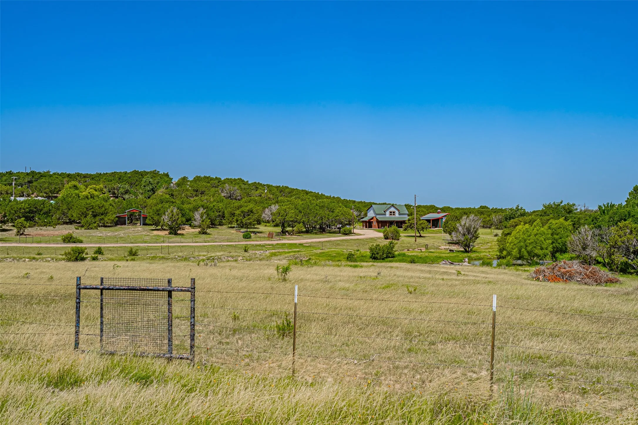 Single Family Residence For Sale in Hood County , 7744 Wd Court, Lipan, Texas 76462, 2 Bedroom, 3 Bathroom, Garage spaces, 1,584 Sqft, built in 2007, mls#21317353, Real Estate Agent in Lipan, Homes For Sale in Hood county, Homes For Sale in Lipan, Realtor in Lipan Texas, Real Estate Brokerage Independent Realty Texas, Luminita Cordes Realtor
