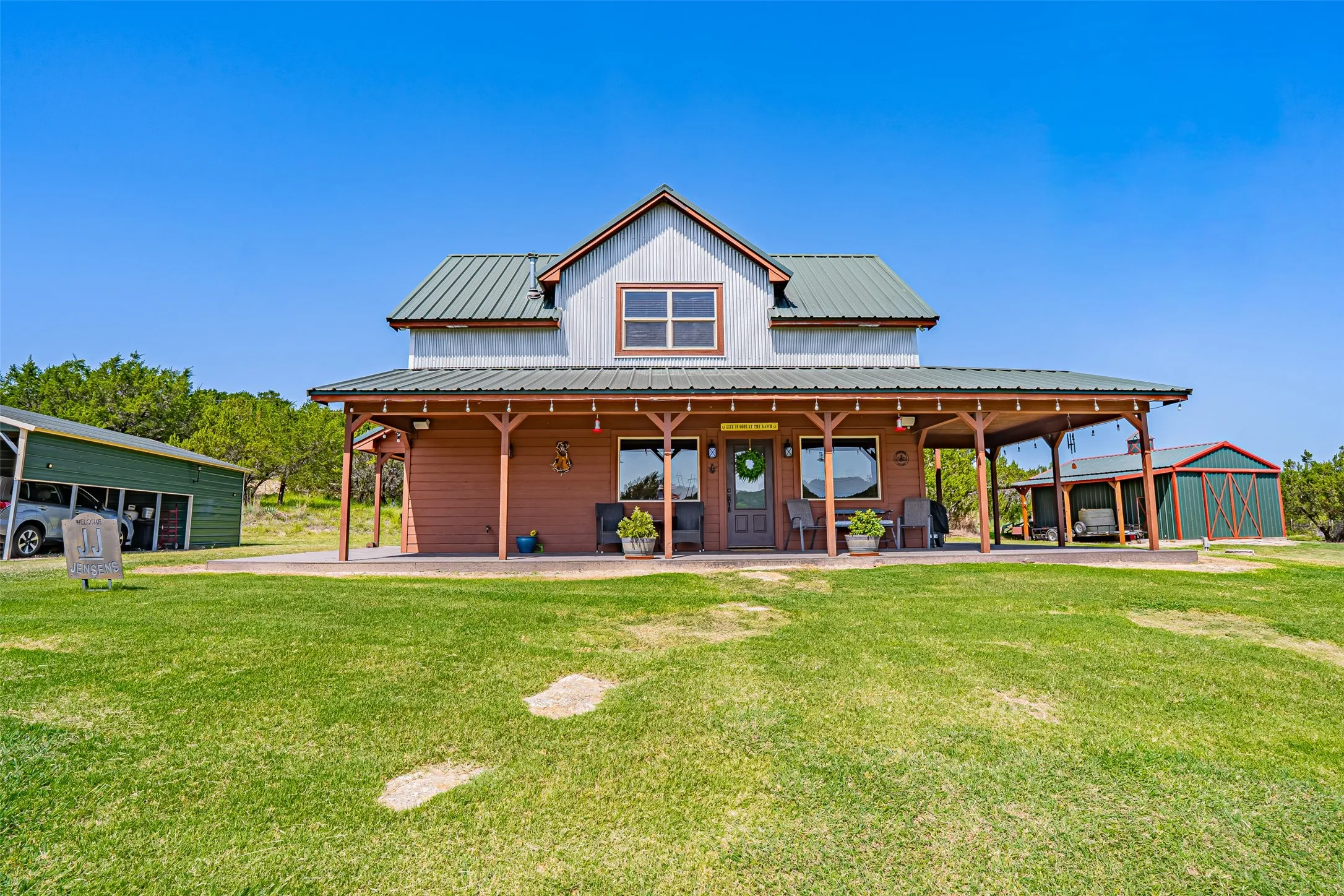 Single Family Residence For Sale in Hood County , 7744 Wd Court, Lipan, Texas 76462, 2 Bedroom, 3 Bathroom, Garage spaces, 1,584 Sqft, built in 2007, mls#21317353, Real Estate Agent in Lipan, Homes For Sale in Hood county, Homes For Sale in Lipan, Realtor in Lipan Texas, Real Estate Brokerage Independent Realty Texas, Luminita Cordes Realtor