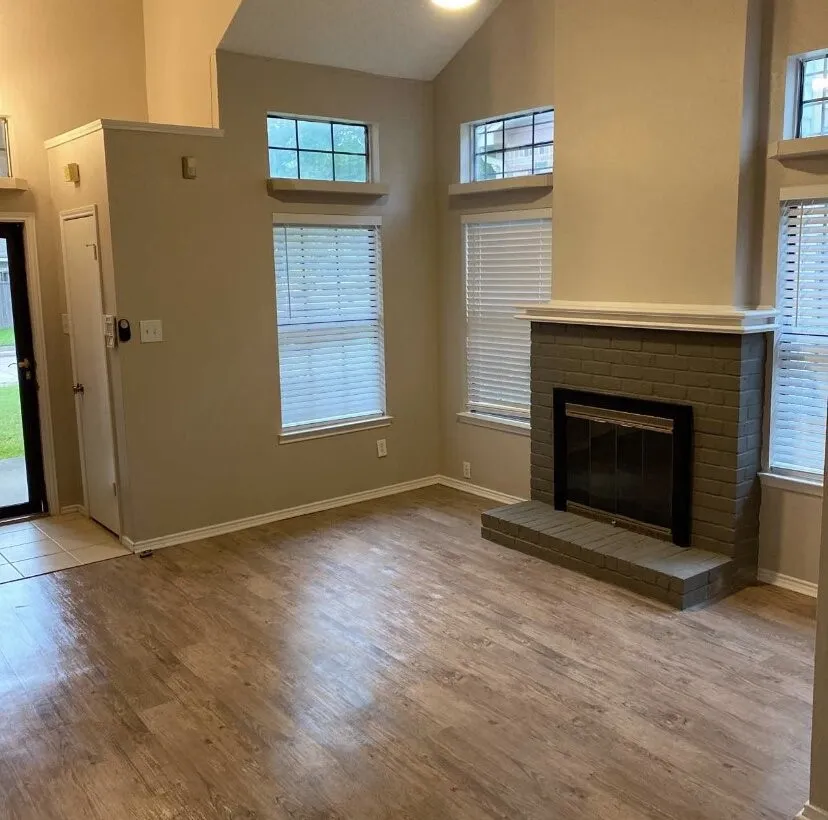 Single Family Residence For Sale in Dallas County , 5027 Clover Haven Street, Dallas, Texas 75227, 2 Bedroom, 2 Bathroom, 2 Garage spaces, 1,193 Sqft, built in 1986, mls#21317369, Real Estate Agent in Dallas, Homes For Sale in Dallas county, Homes For Sale in Dallas, Realtor in Dallas Texas, Real Estate Brokerage Independent Realty Texas, Luminita Cordes Realtor